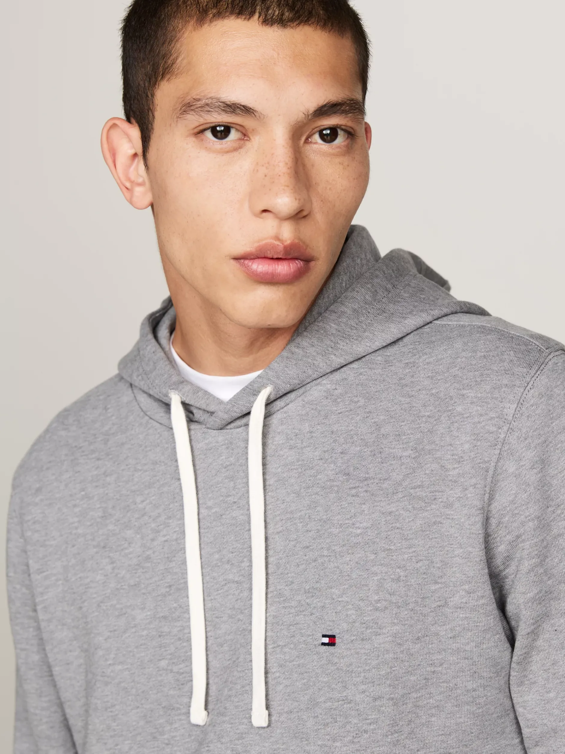 Bluzy Dresowe & Z Kapturem*Tommy Hilfiger Bluza Z Dzianiny Pętelkowej Z Wyhaftowaną Flagą MEDIUM GREY HEATHER