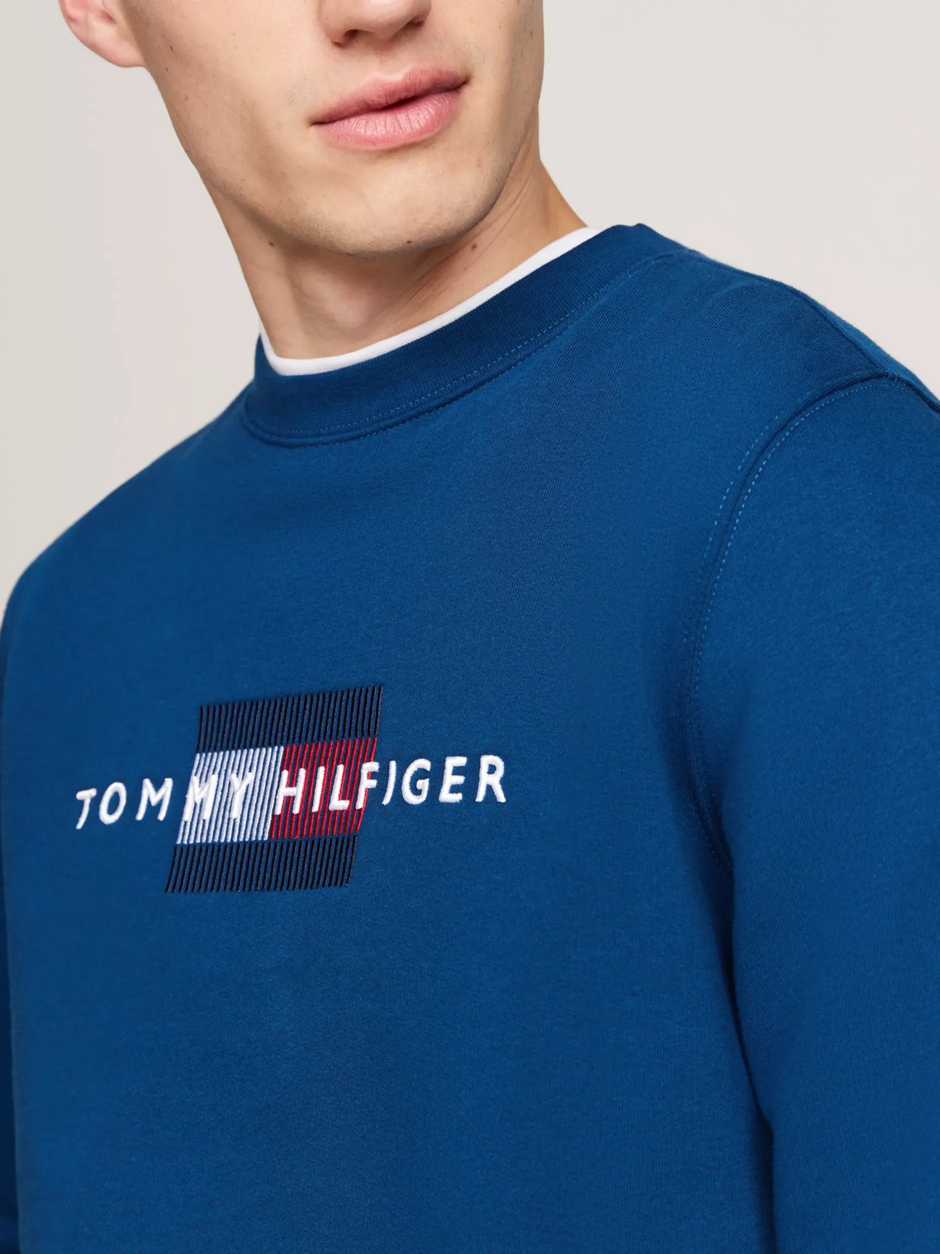 Bluzy Dresowe & Z Kapturem*Tommy Hilfiger Bluza Z Okrągłym Dekoltem I Wyszywanym Logo DEEP INDIGO