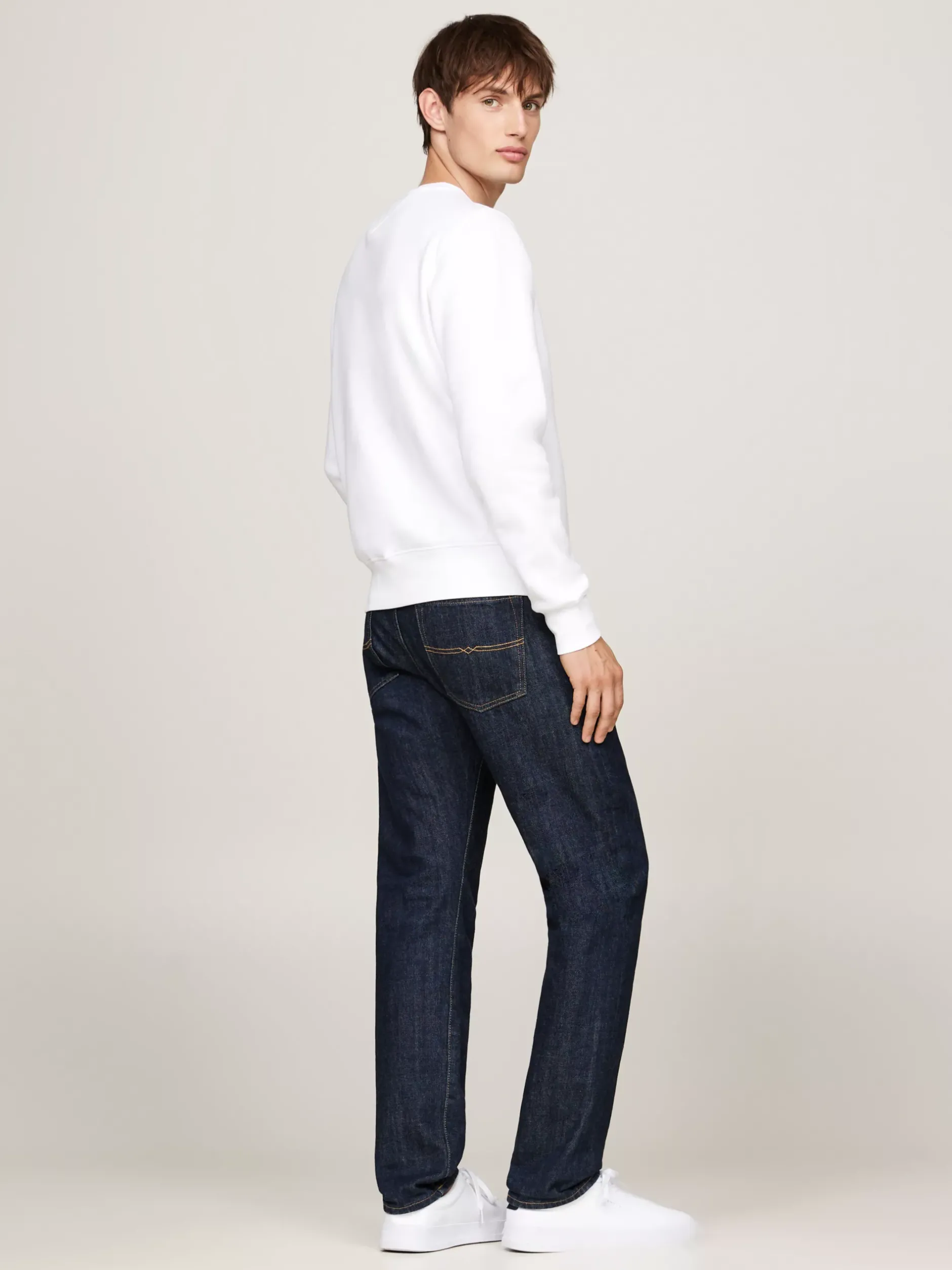 Bluzy Dresowe & Z Kapturem*Tommy Hilfiger Bluza Z Okrągłym Dekoltem I Wyszywanym Logo WHITE