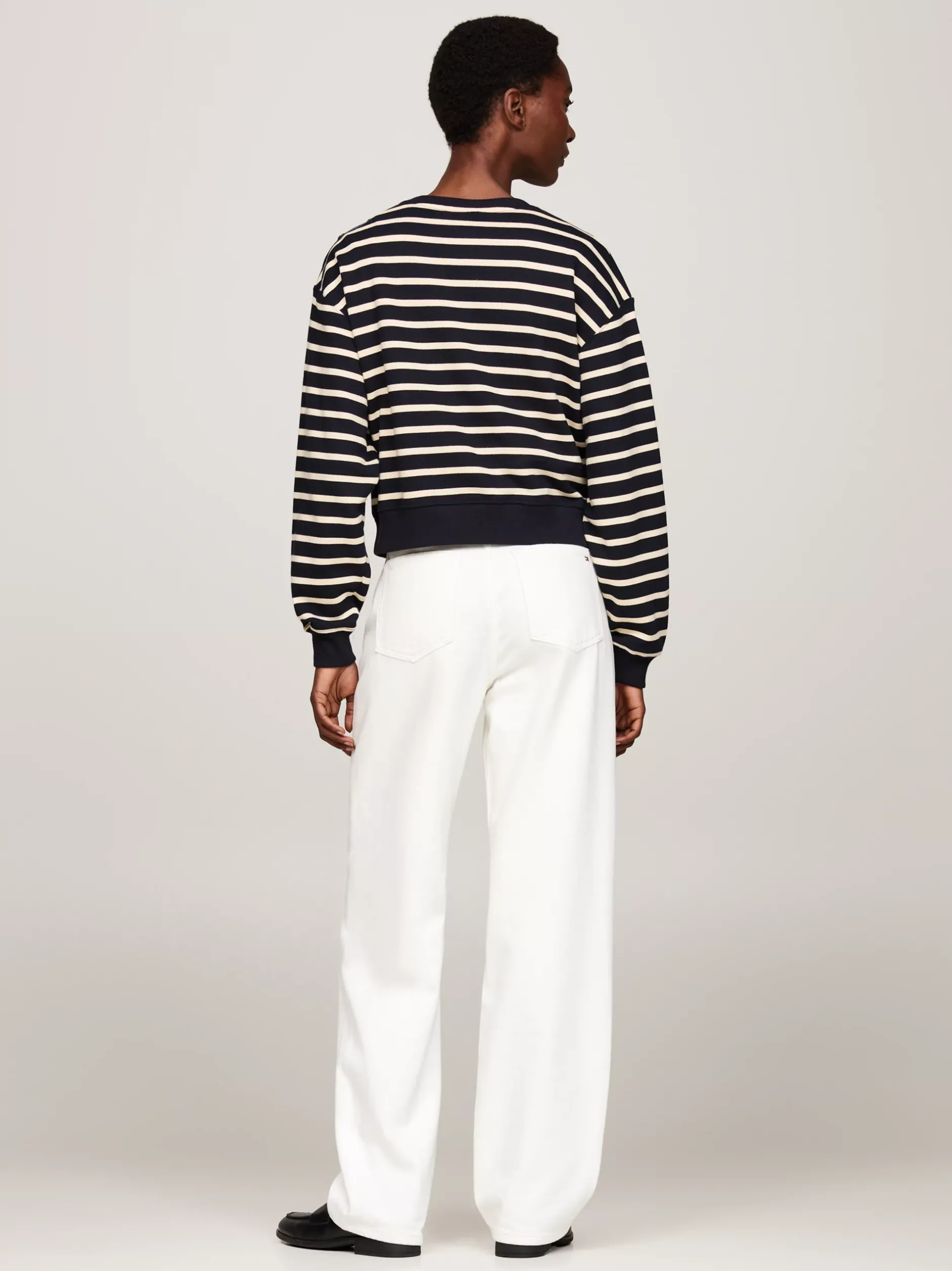 Bluzy Dresowe & Z Kapturem*Tommy Hilfiger Bluza Z Okrągłym Dekoltem I Guzikiem Na Ramieniu BRETON STP DESERT SKY/COUNTRY IVORY