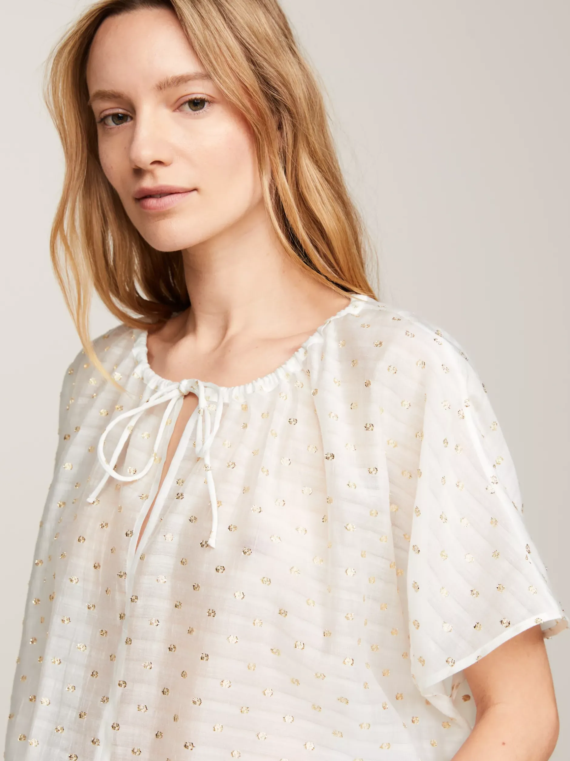 Koszule & Bluzki*Tommy Hilfiger Bluzka O Luźnym Kroju Z Metalicznym Haftem FIL COUPE WHITE/ GOLD