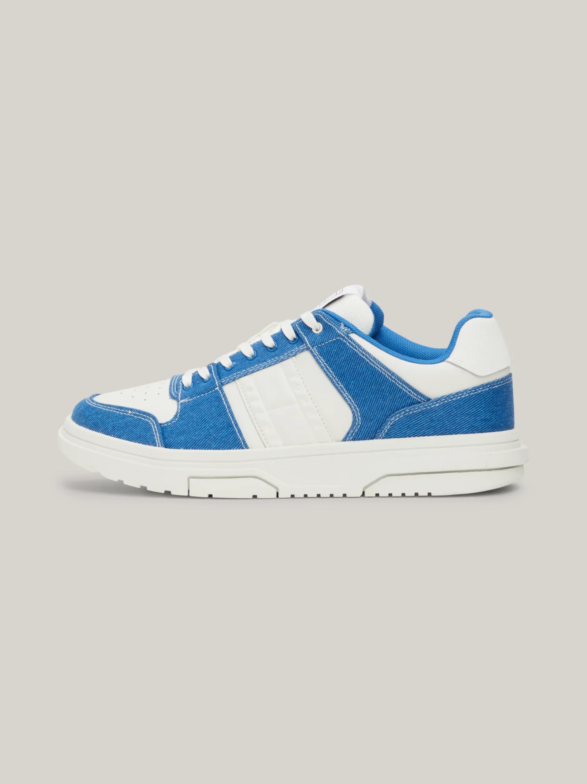 Sneakersy*Tommy Hilfiger Buty Koszykarskie Brooklyn Ze Wstawkami Z Denimu COASTAL COBALT
