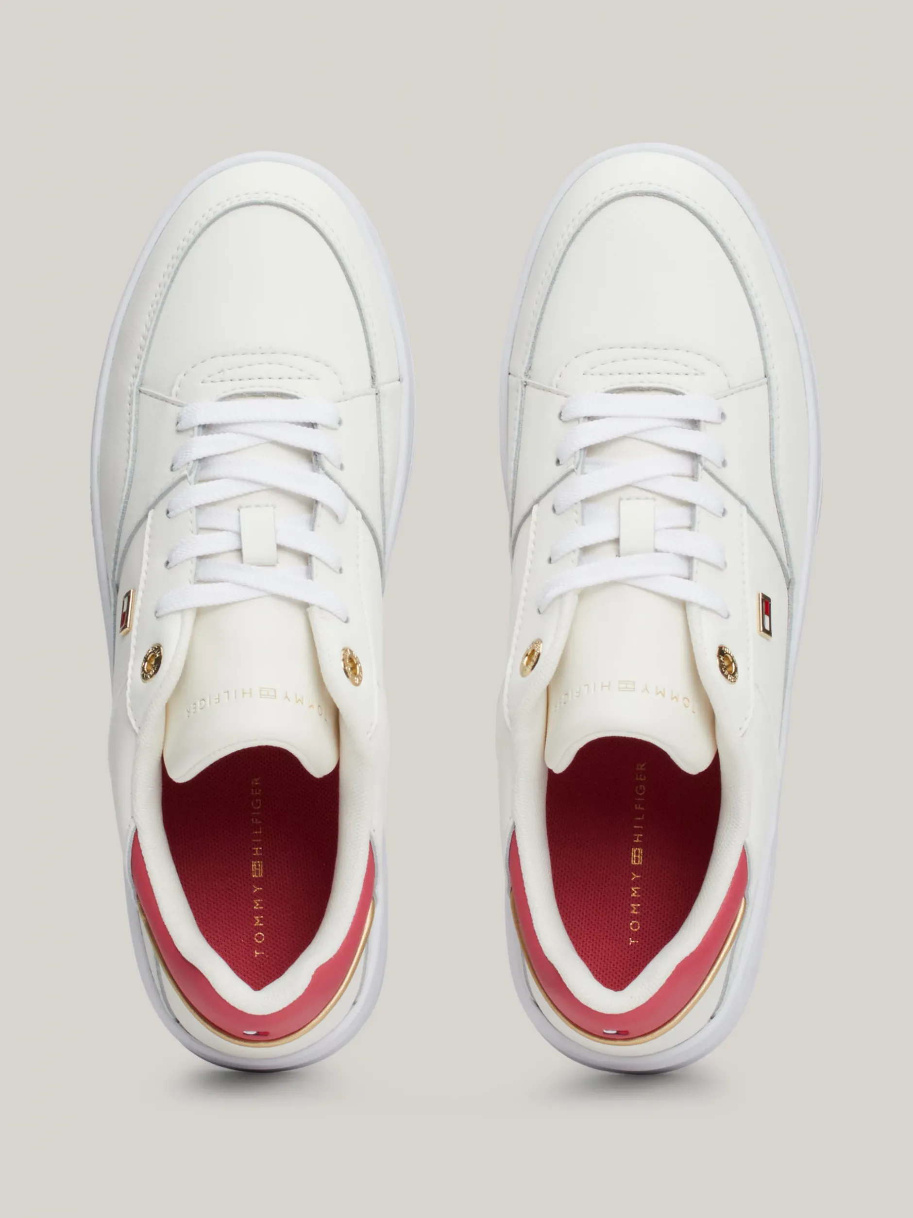 Sneakersy*Tommy Hilfiger Buty Sportowe Z Emaliowaną Flagą ANCIENT WHITE/HERITAGE PINK