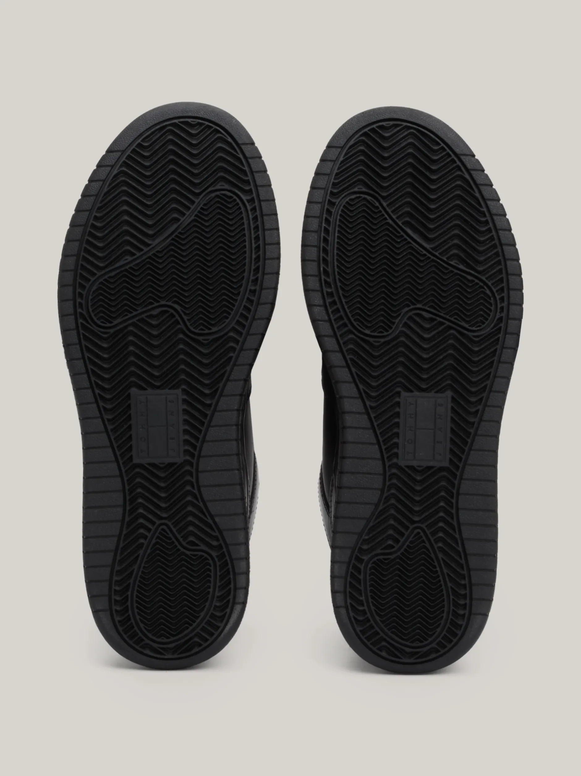 Sneakersy*Tommy Hilfiger Buty Sportowe Z Kolekcji Essential TRIPLE BLACK