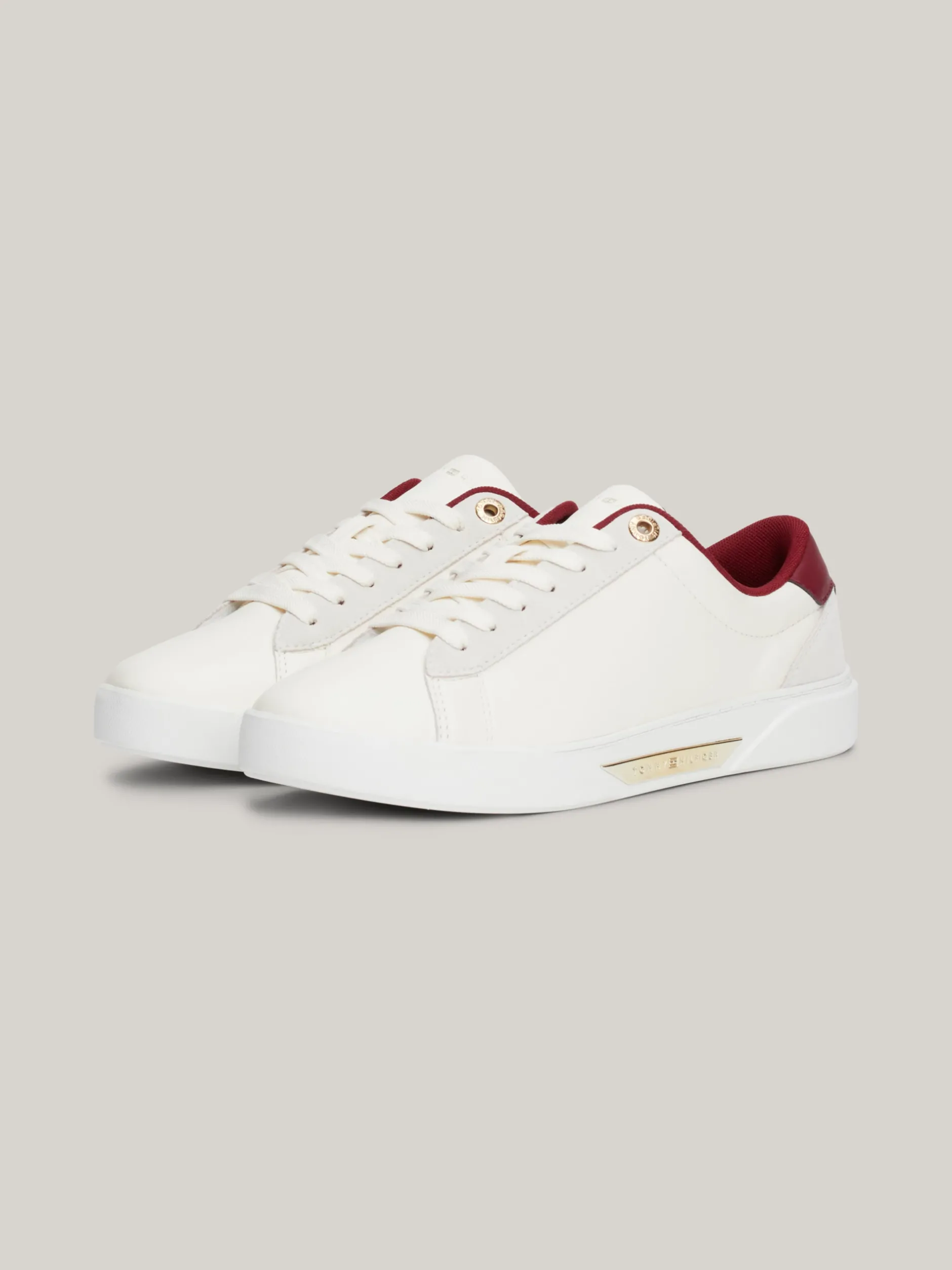 Sneakersy*Tommy Hilfiger Buty Sportowe Z Metalowymi Elementami ANCIENT WHITE