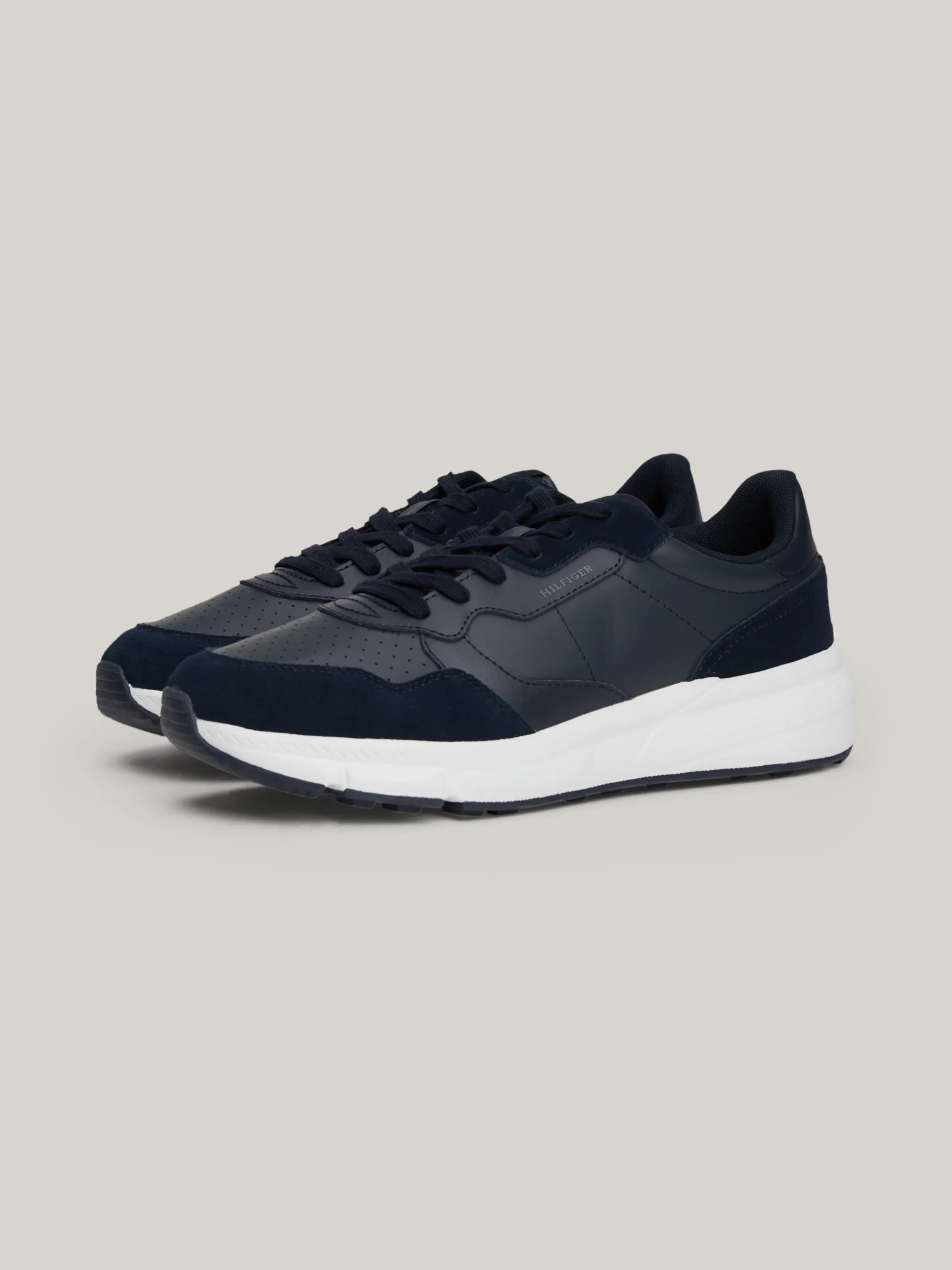 Sneakersy*Tommy Hilfiger Buty Sportowe Z Zamszu O Mieszanej Fakturze DESERT SKY
