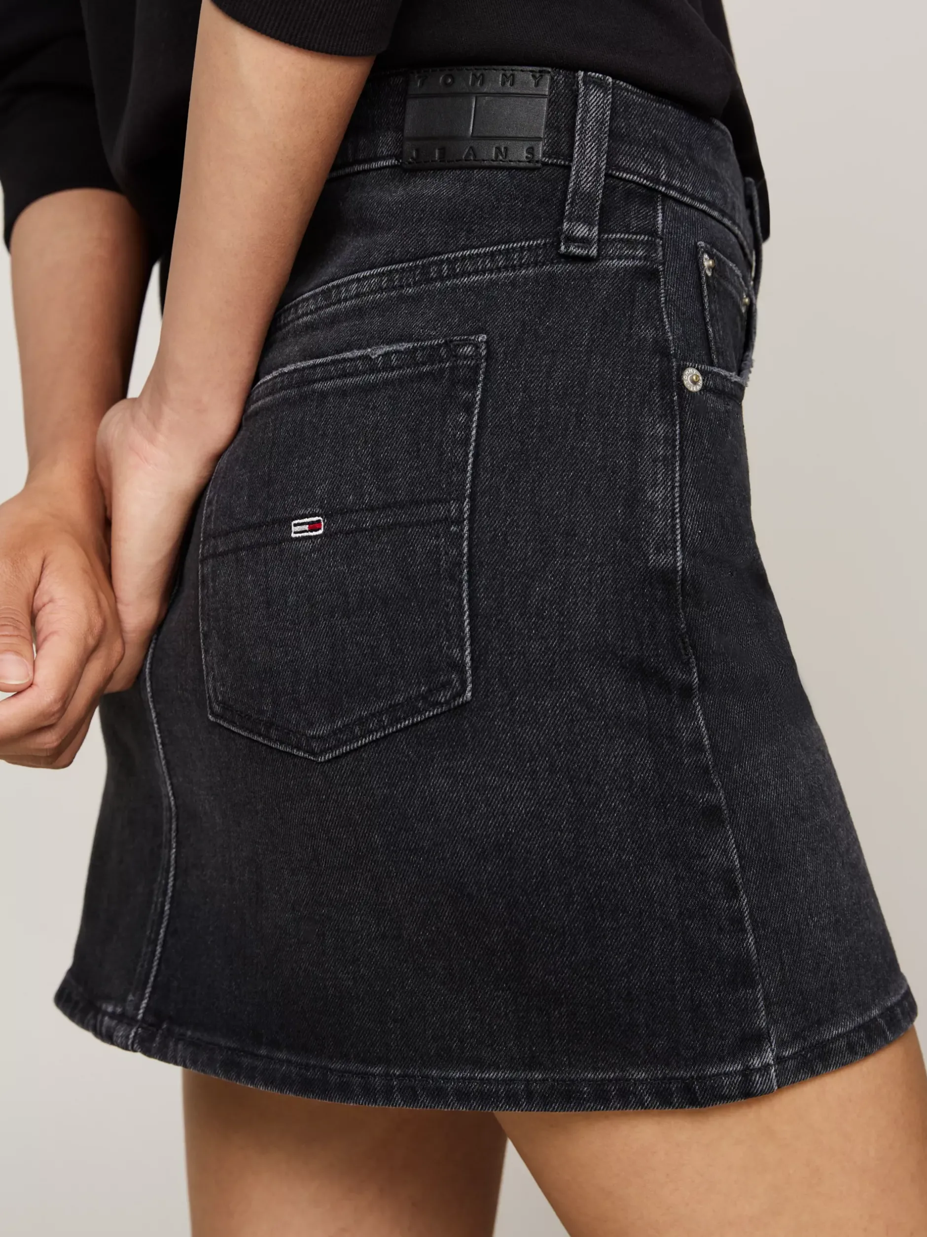 Spódnice*Tommy Hilfiger Denimowa Spódnica Mini Ze średnim Stanem DENIM BLACK