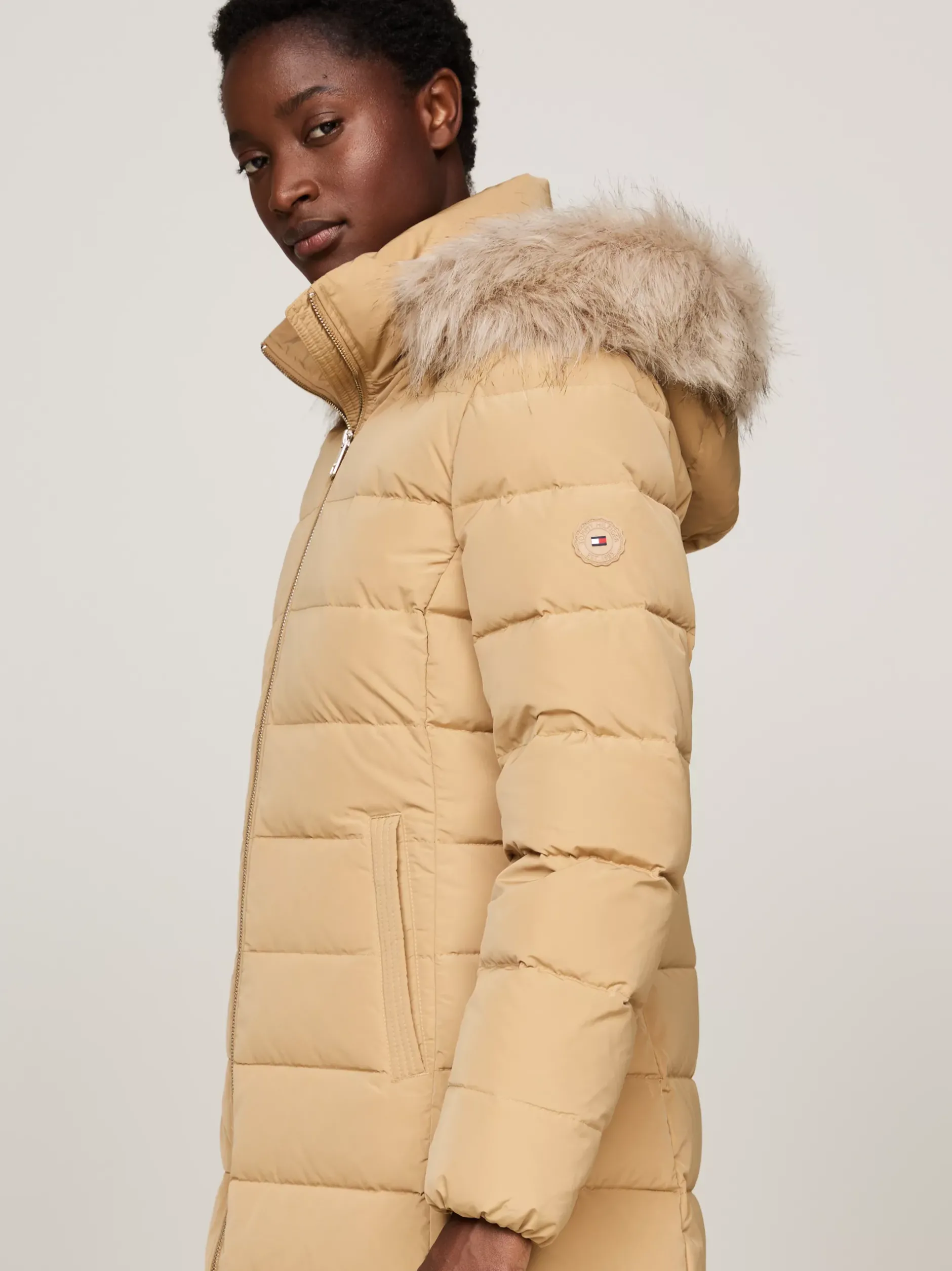 Kurtki & Płaszcze*Tommy Hilfiger Długi Puchowy Płaszcz Z Kapturem CLASSIC KHAKI