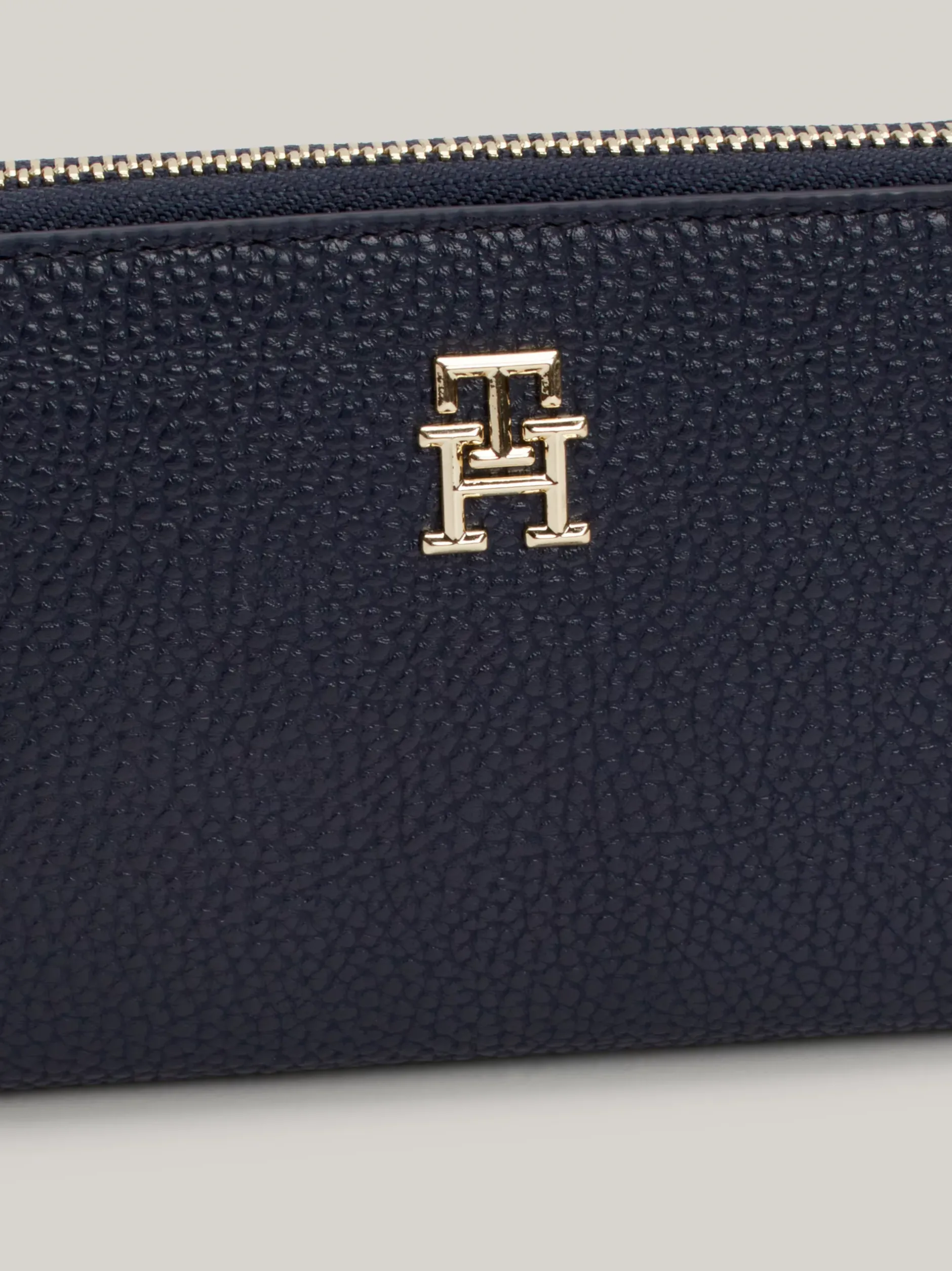 Portfele & Breloczki Do Kluczy*Tommy Hilfiger Duży Portfel TH Emblem Zapinany Na Zamek SPACE BLUE