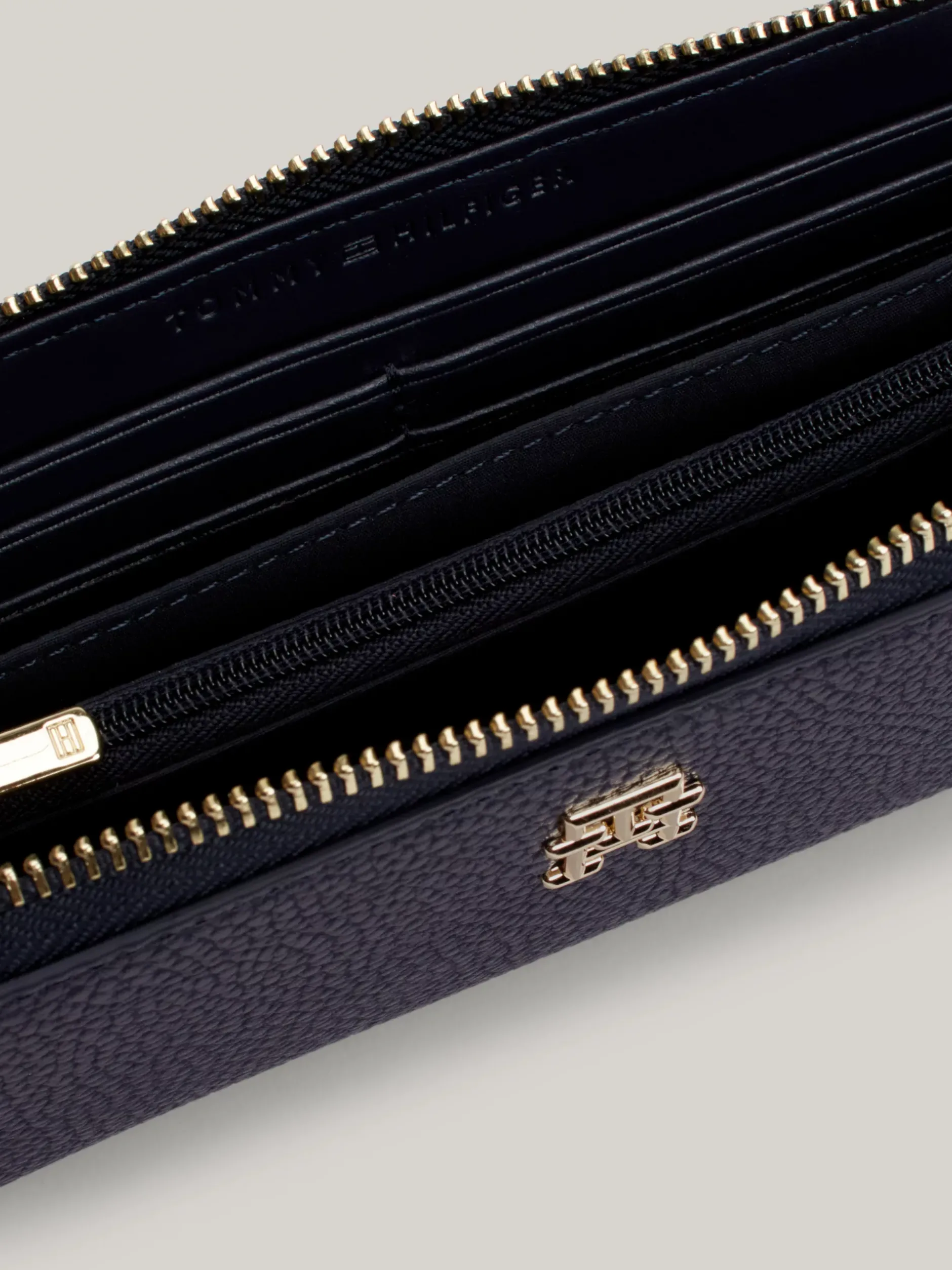 Portfele & Breloczki Do Kluczy*Tommy Hilfiger Duży Portfel TH Emblem Zapinany Na Zamek SPACE BLUE