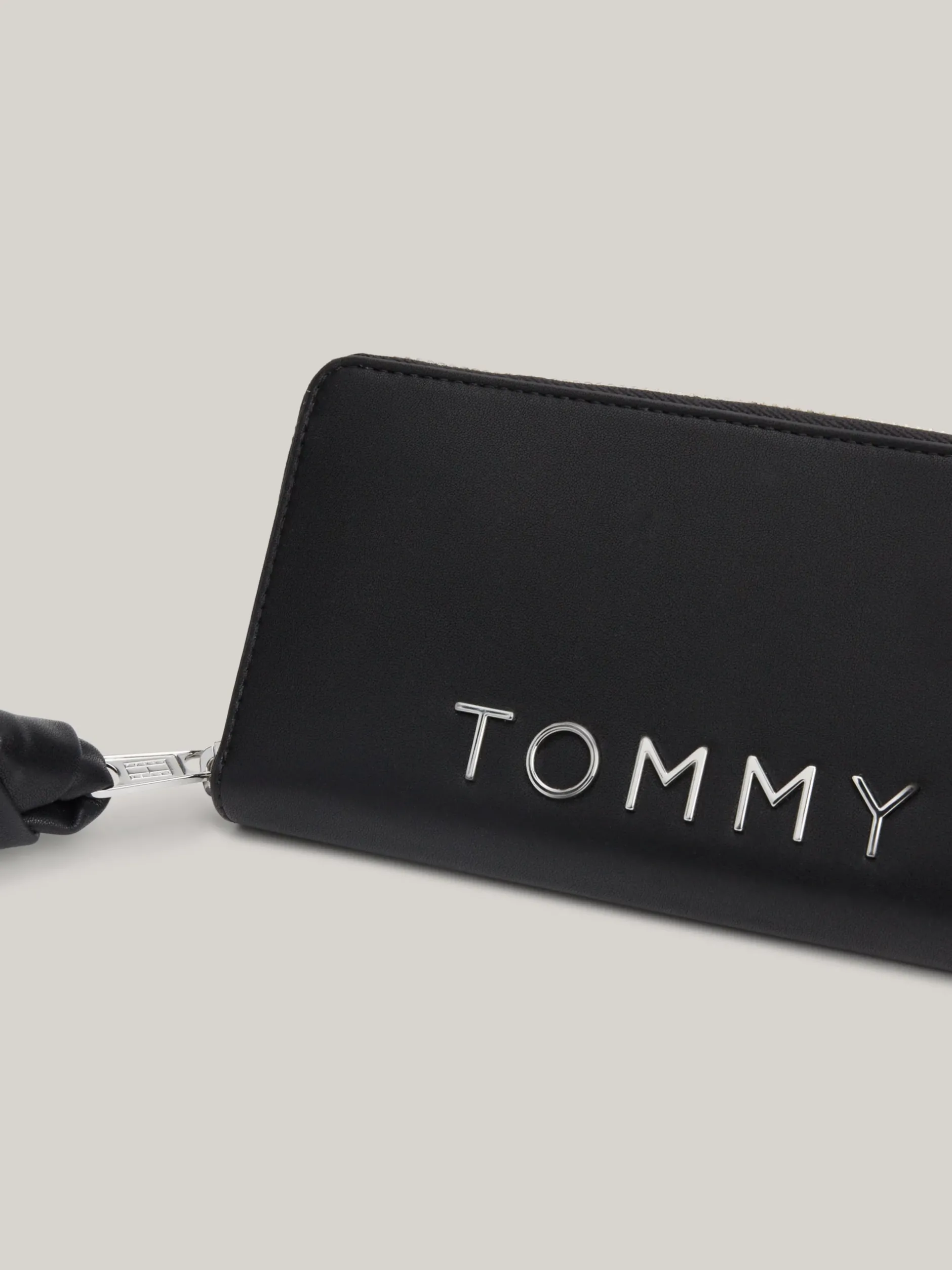 Portfele & Breloczki Do Kluczy*Tommy Hilfiger Duży Portfel Z Metalowym Logo BLACK