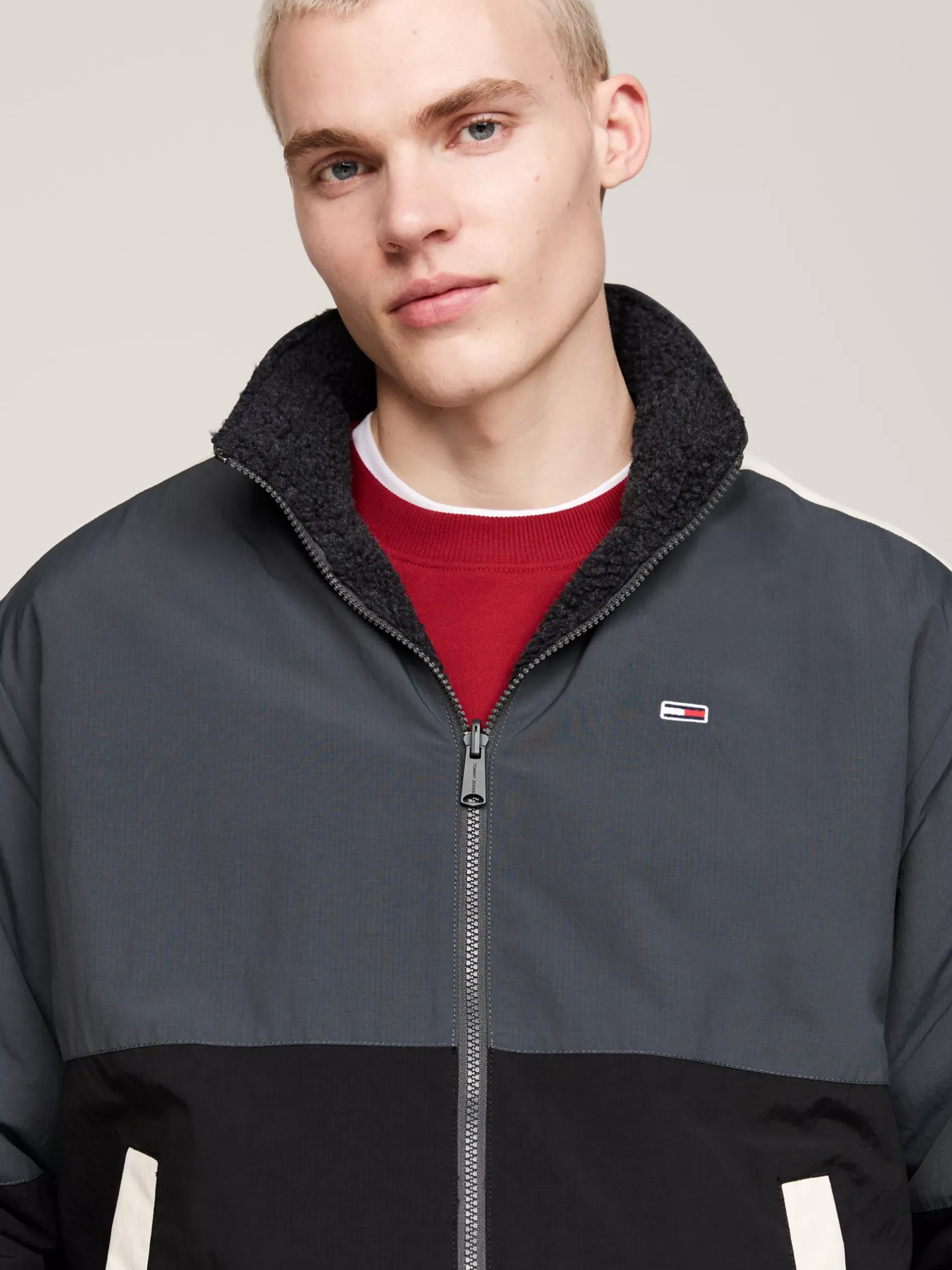 Kurtki & Płaszcze|Bomberki*Tommy Hilfiger Dwustronna Kurtka Z Kożuszkowego Polaru Z Chowanym Kapturem BLACK / MULTI