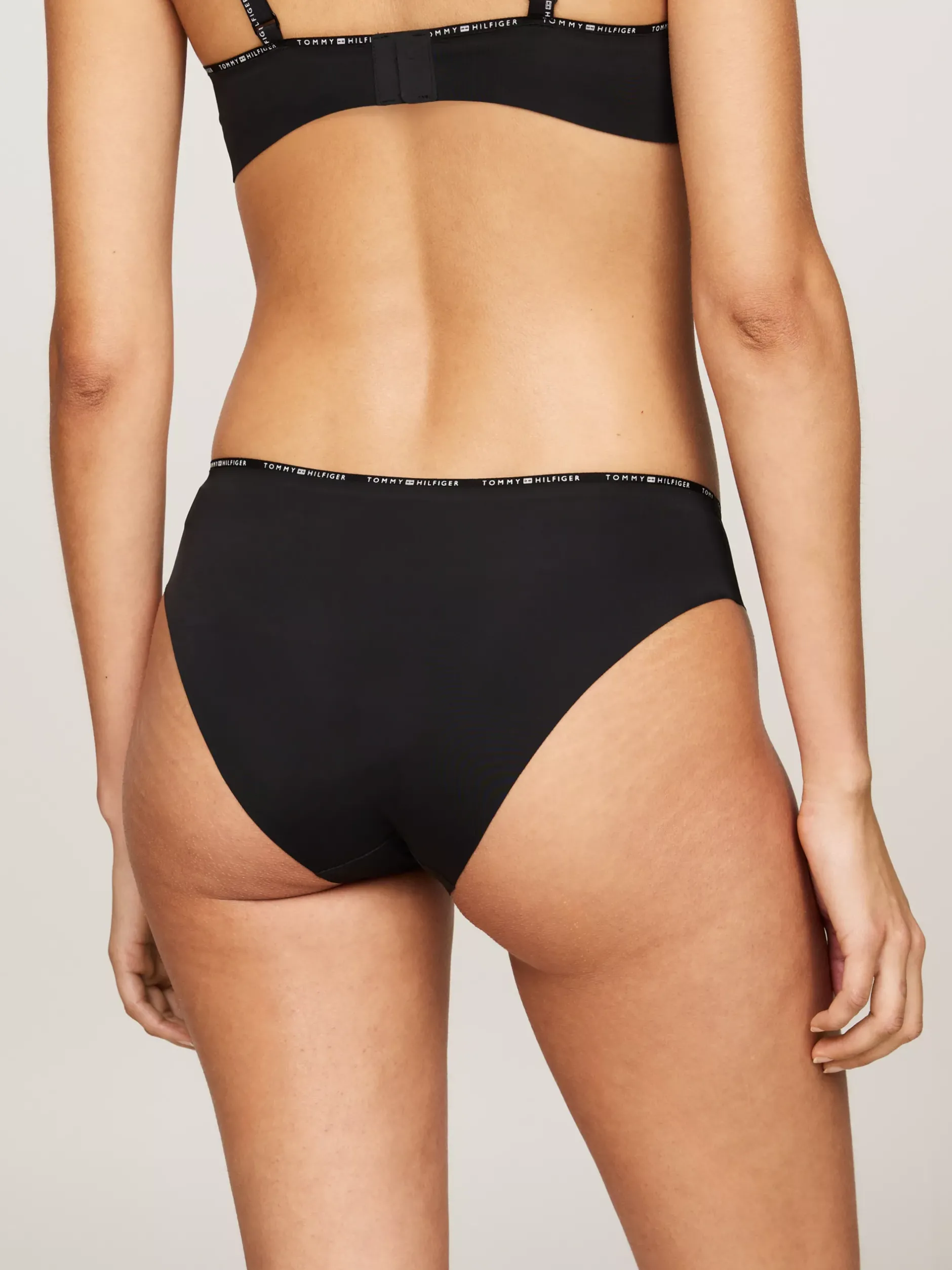 Figi|Bielizna*Tommy Hilfiger Figi Z Logo W Kolorze Tła BLACK