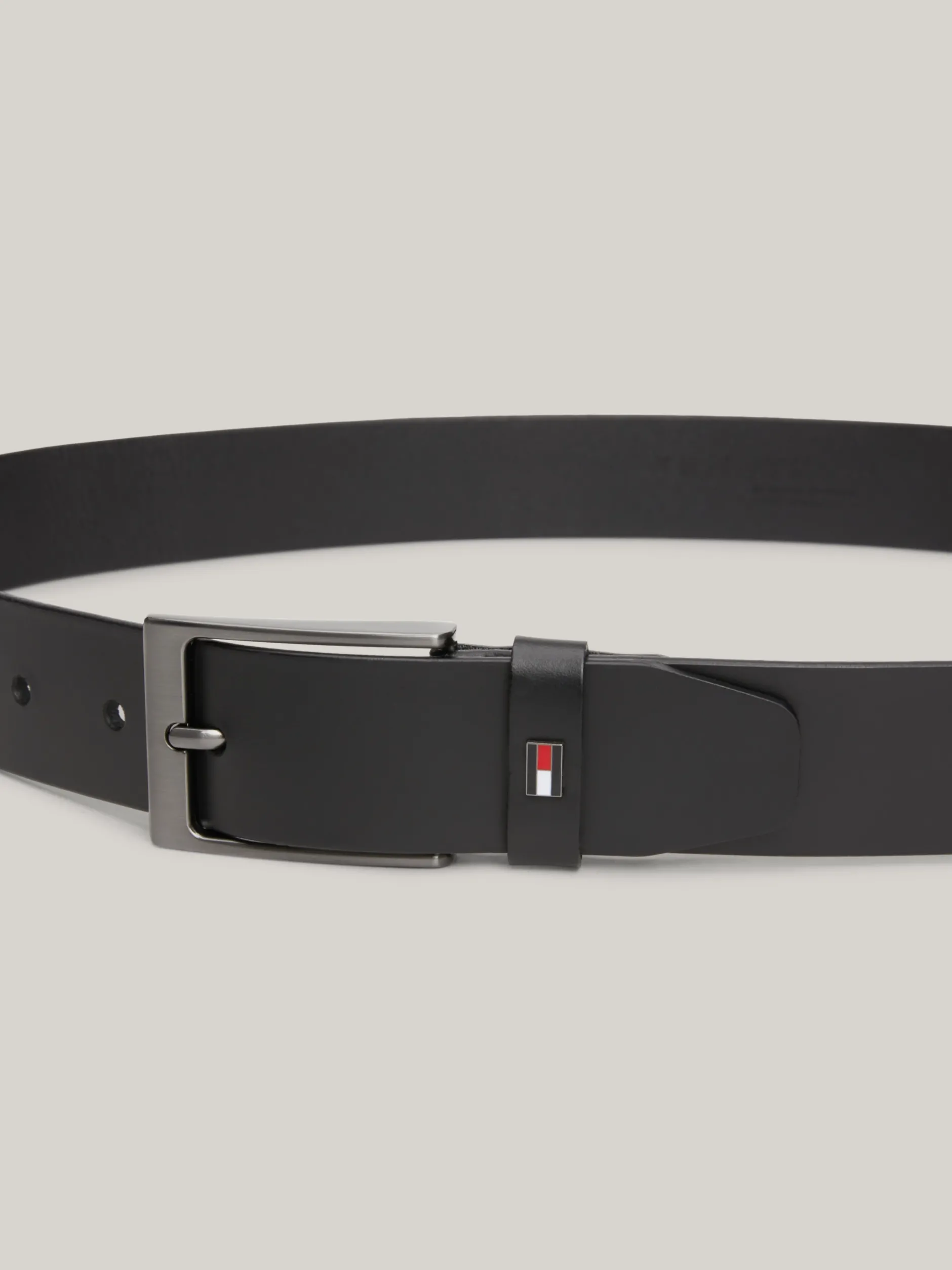 Paski*Tommy Hilfiger Gładki Skórzany Pasek Layton Z Flagą BLACK