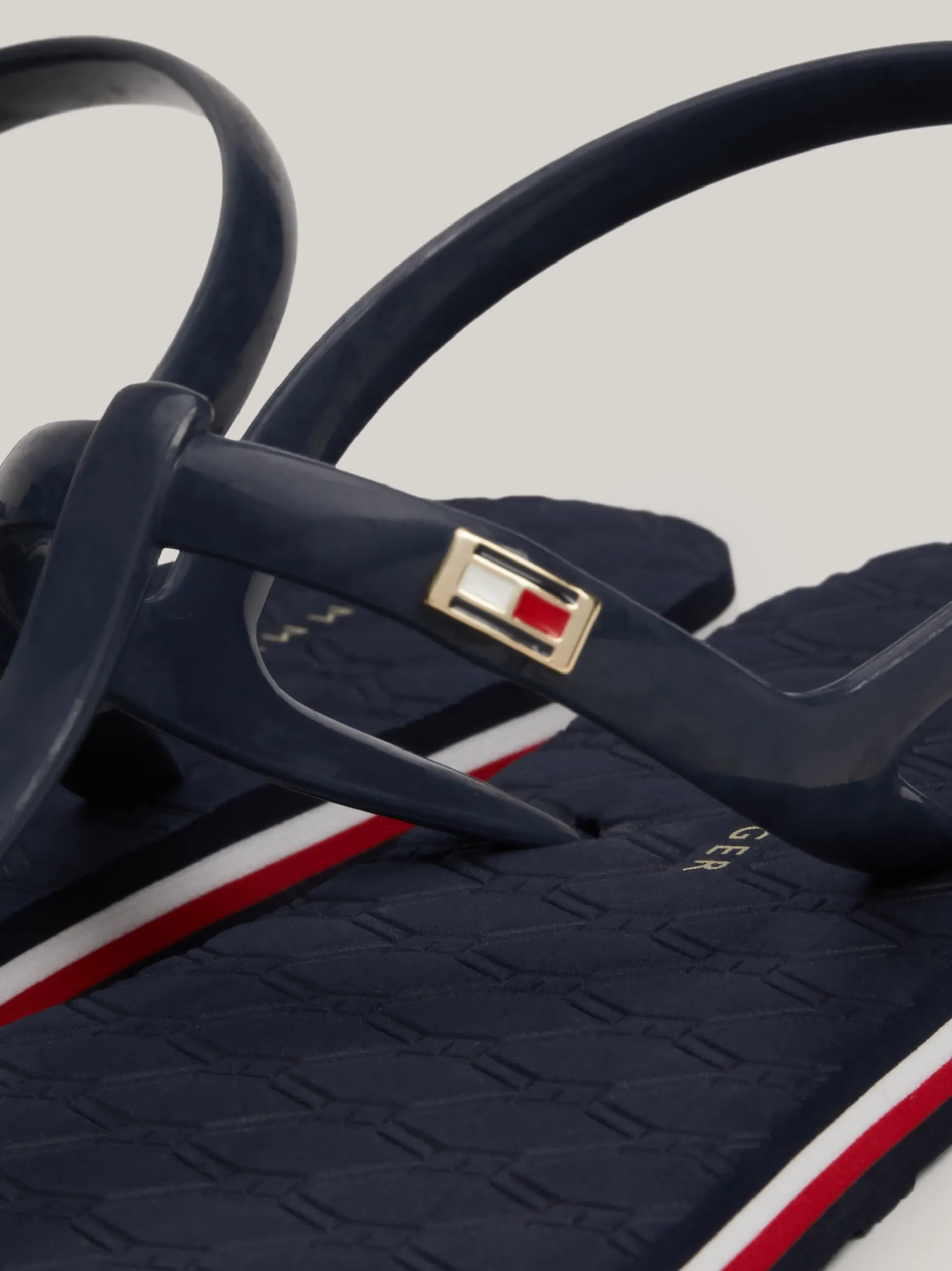 Sandały*Tommy Hilfiger Japonki Z Paskiem Wokół Kostki I Flagą SPACE BLUE
