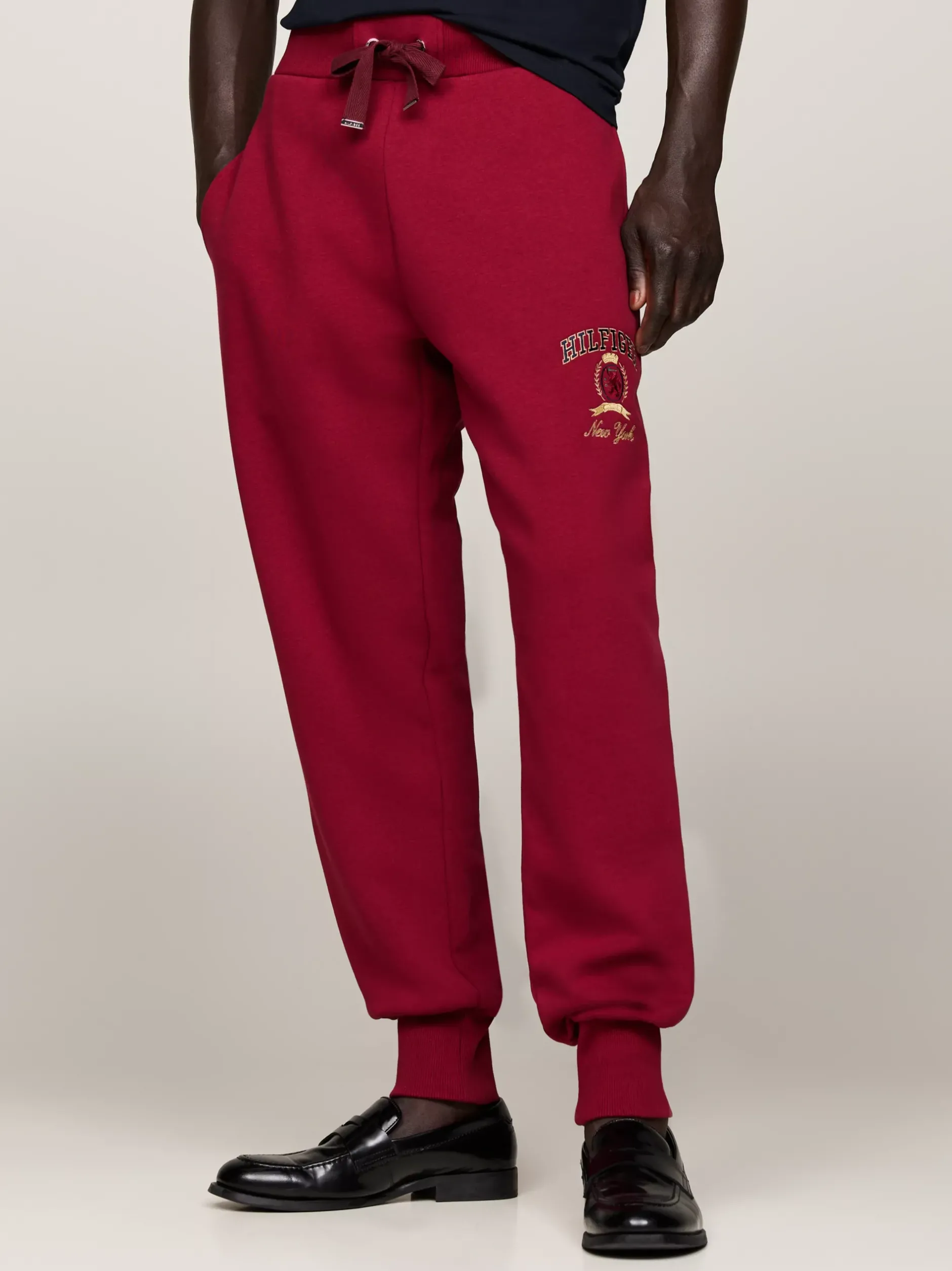 Spodnie*Tommy Hilfiger Joggery Z Haftowanym Emblematem ROUGE