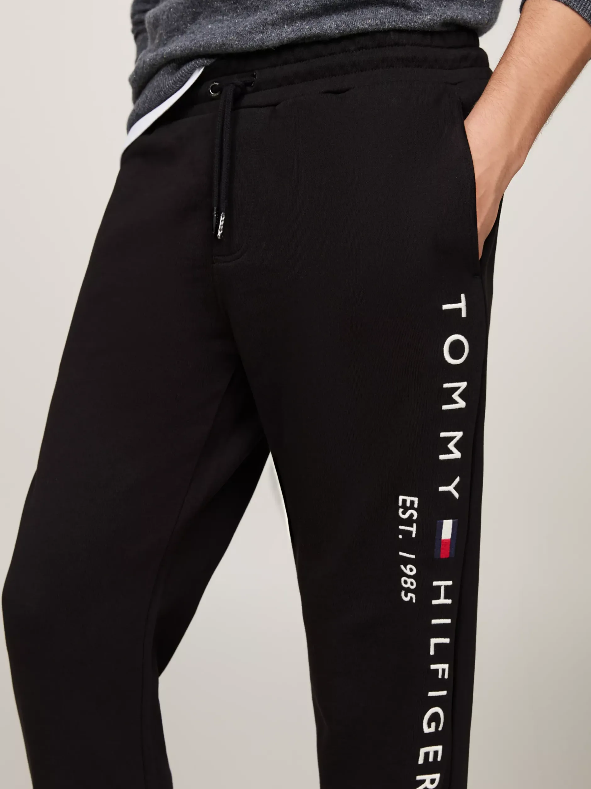 Dresy|Spodnie*Tommy Hilfiger Joggery Z Wyhaftowanym Logo I Mankietami BLACK