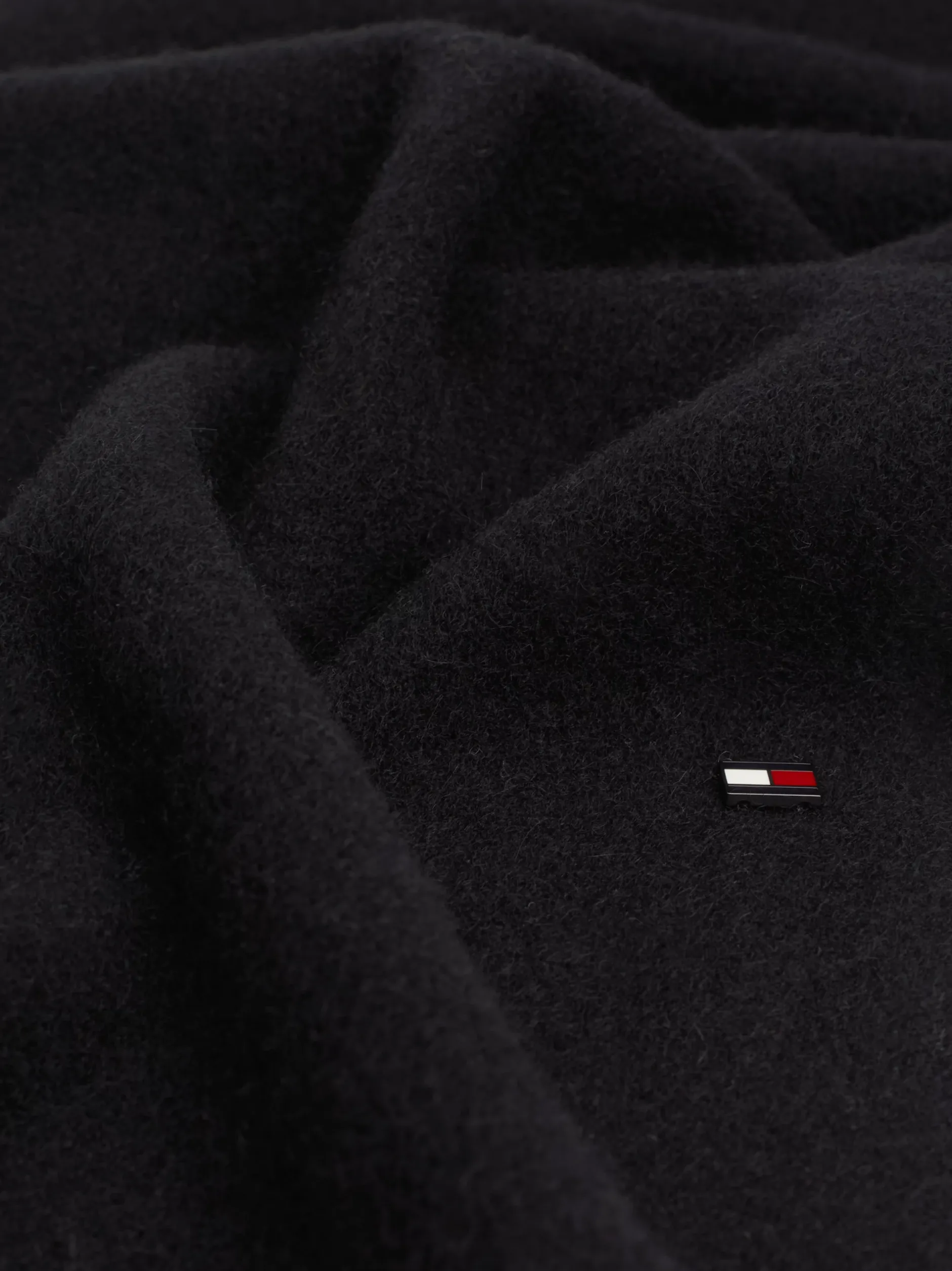 Czapki I Szaliki*Tommy Hilfiger Kaszmirowy Szalik Z Emaliowaną Flagą BLACK