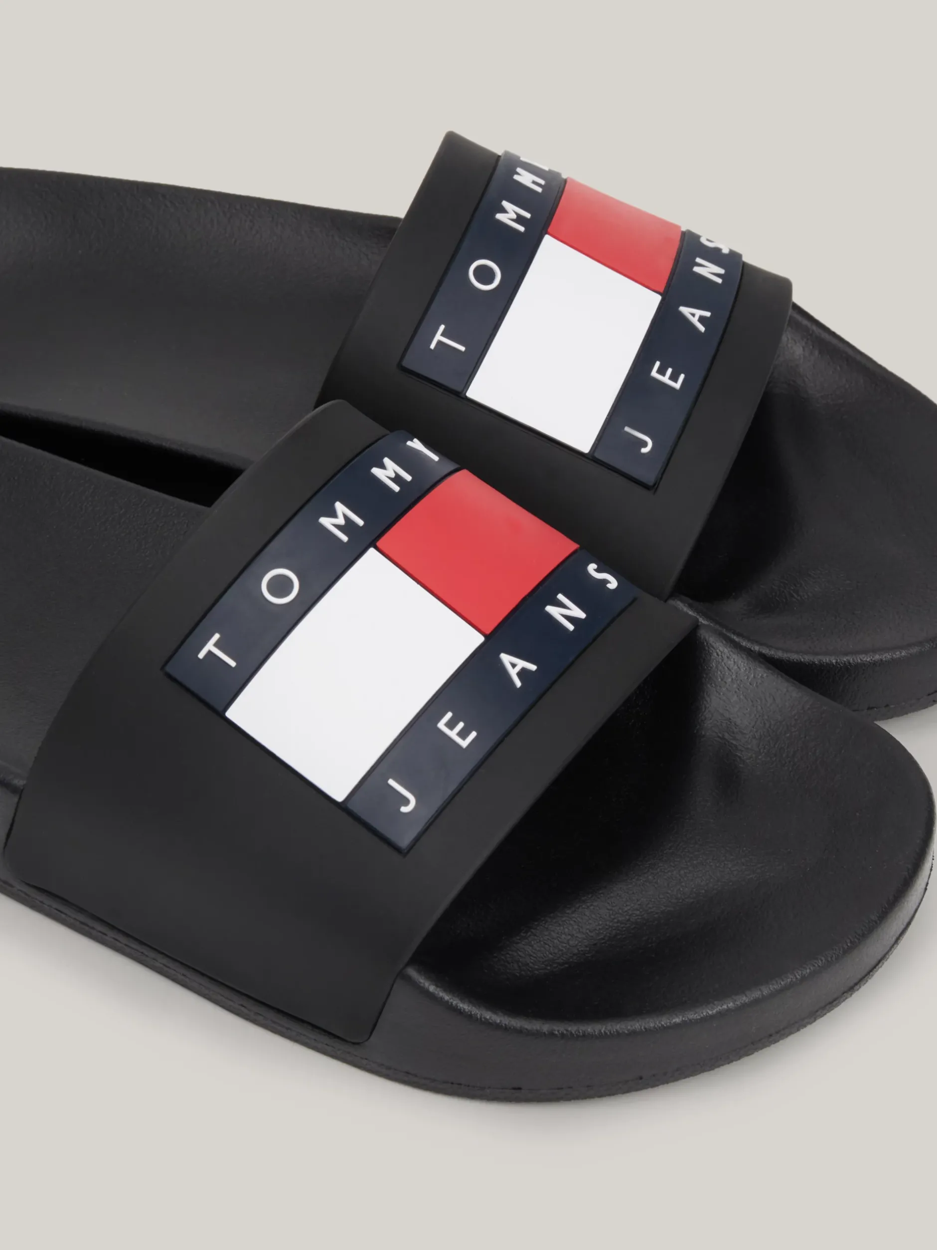 Sandały I Japonki*Tommy Hilfiger Klapki Basenowe Z Tłoczonym Logo BLACK