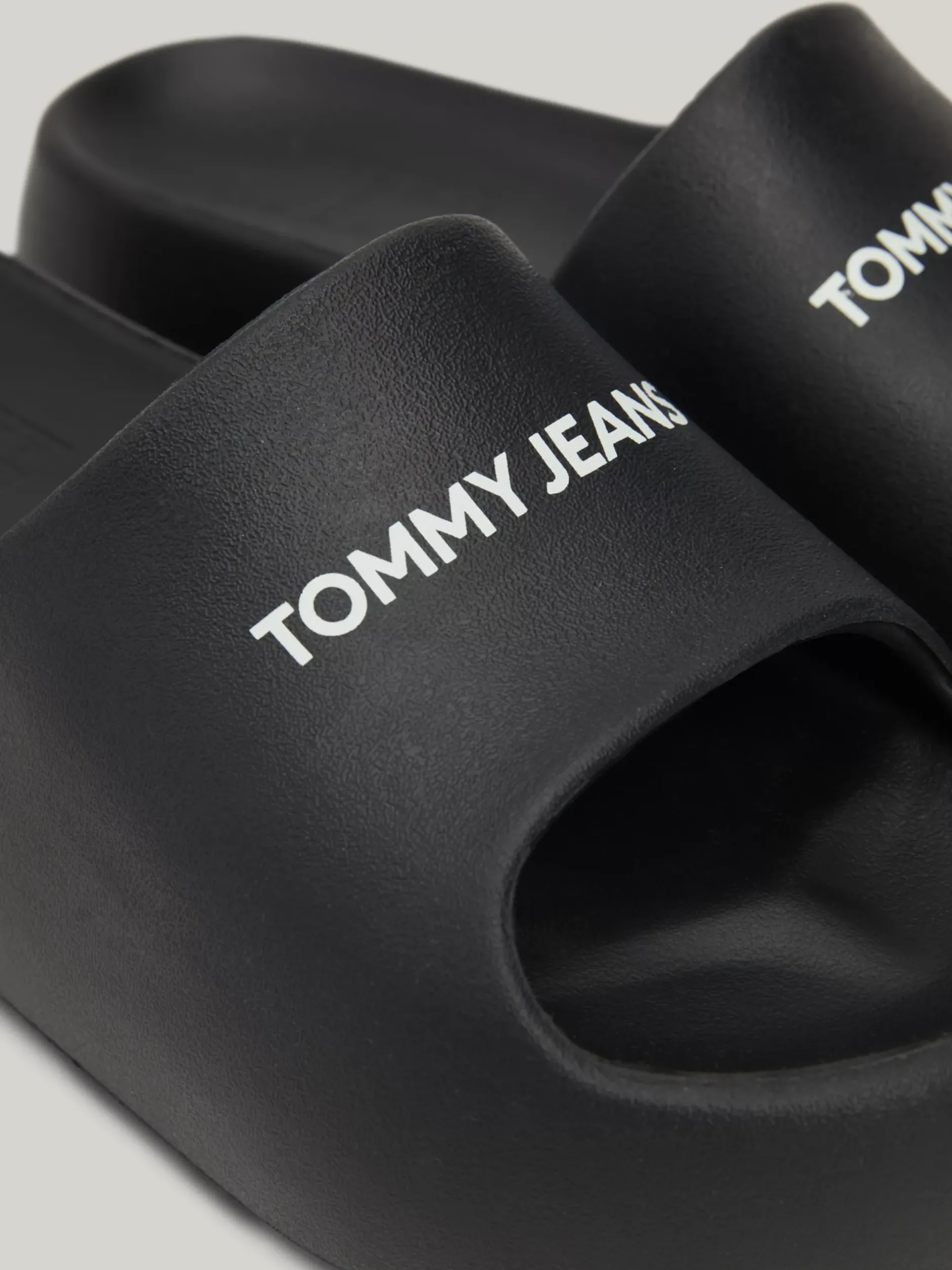Sandały*Tommy Hilfiger Klapki Na Grubej Platformie Z Logo BLACK