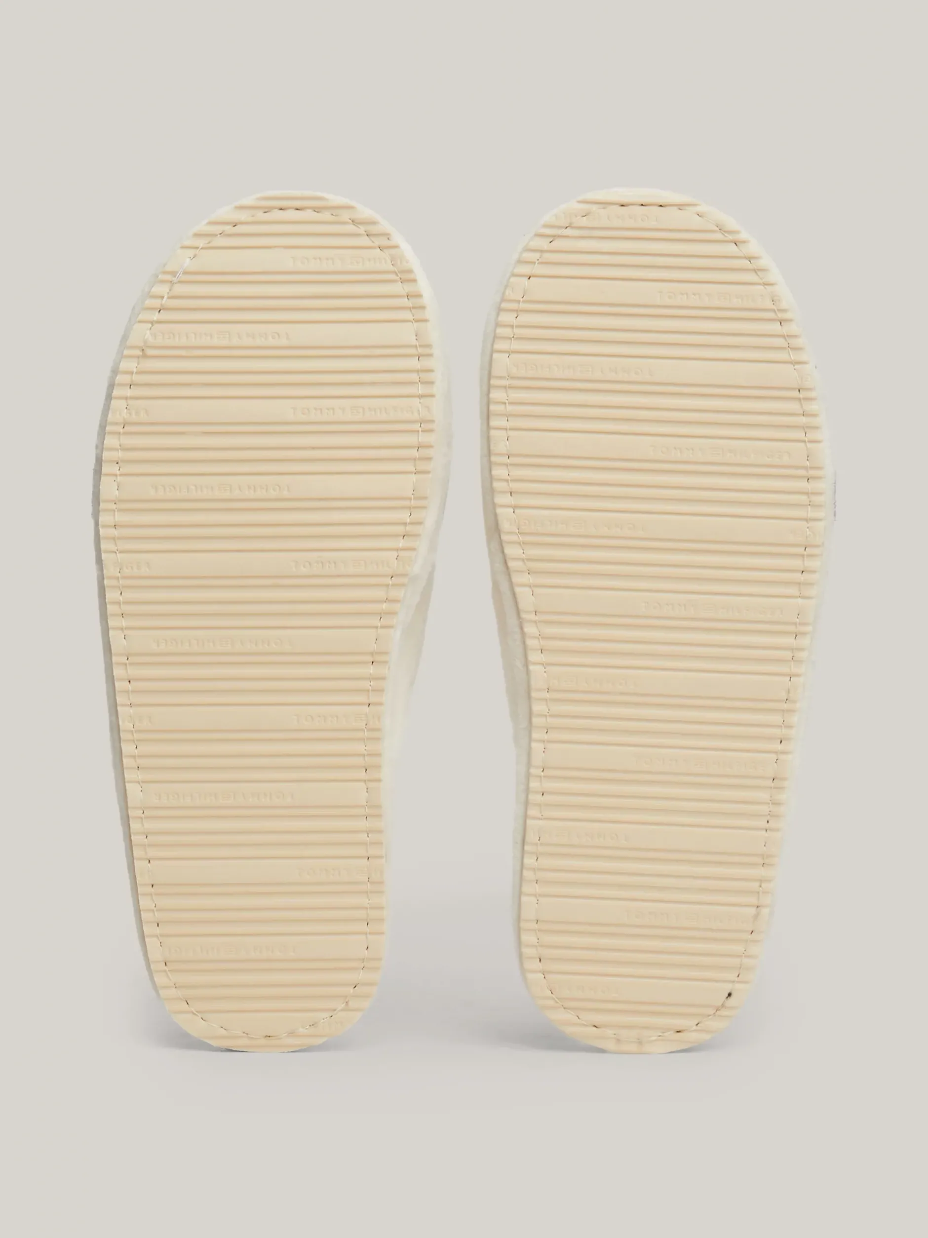 Płaskie Buty*Tommy Hilfiger Klapki Z Dzianiny Z Plakietką Z Monogramem TH ANCIENT WHITE
