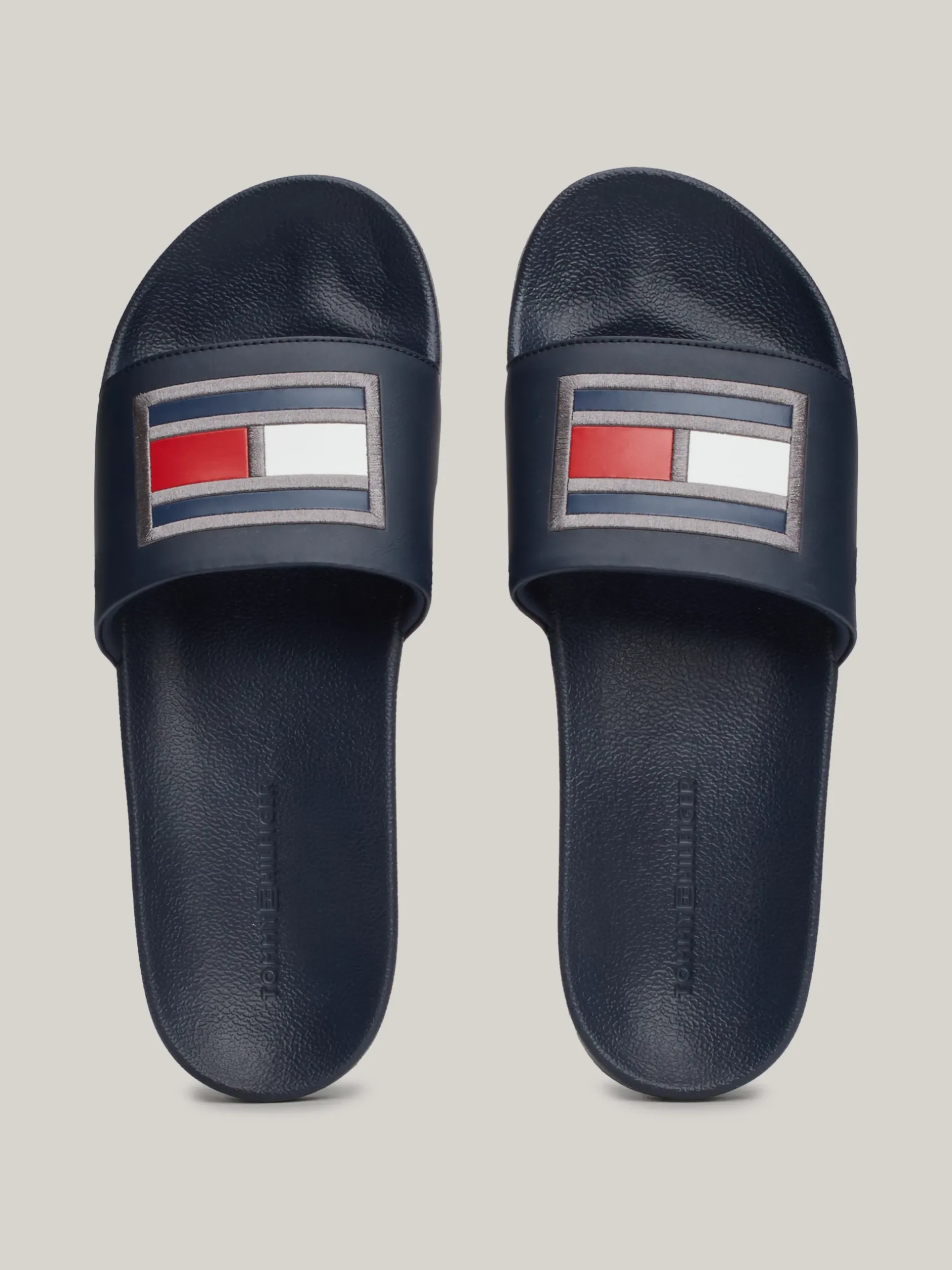 Sandały I Japonki*Tommy Hilfiger Klapki Z Ozdobną Aplikacją DESERT SKY