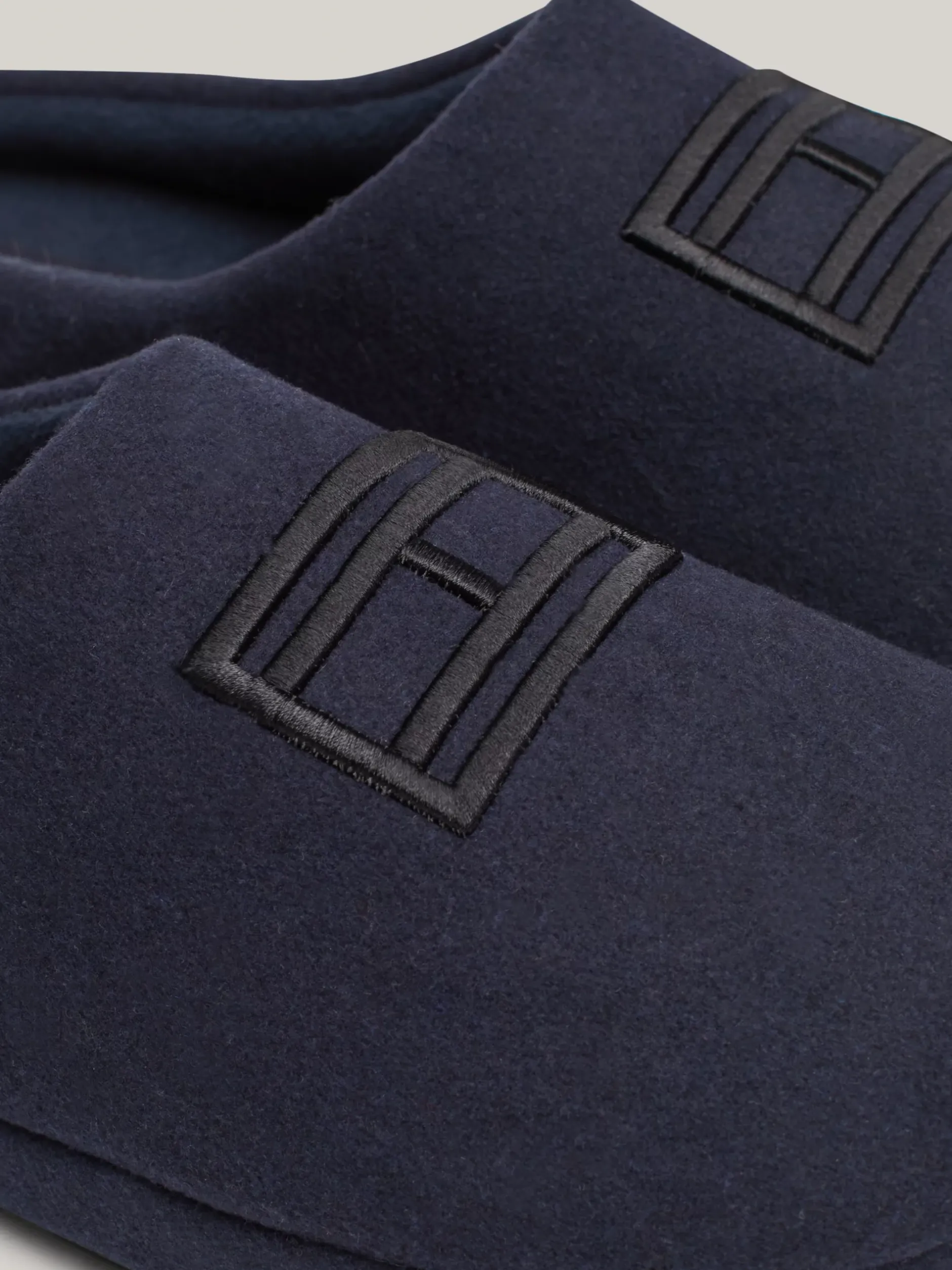 Buty Casual*Tommy Hilfiger Klapki Z Wyhaftowaną Flagą DESERT SKY