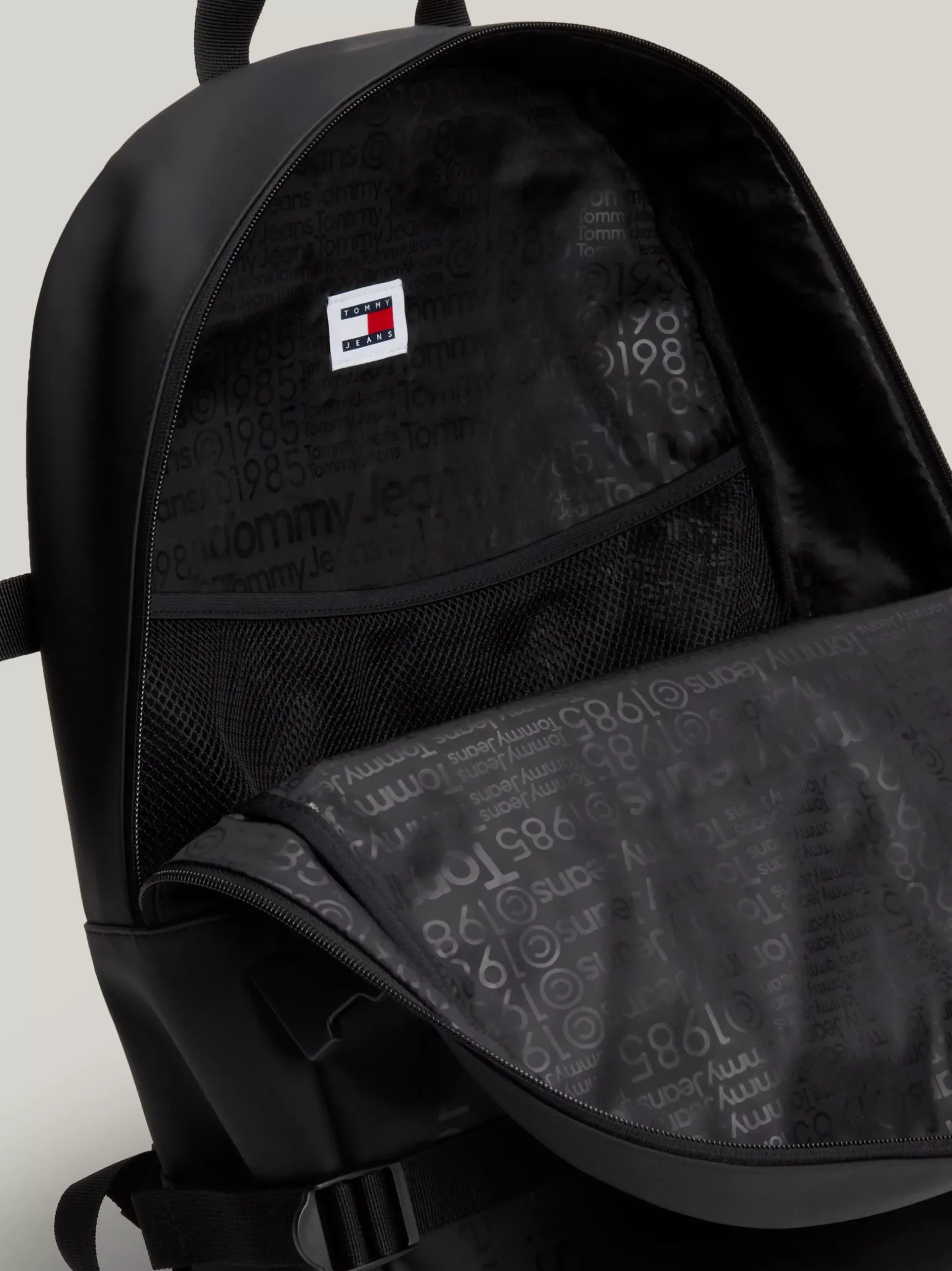 Plecaki*Tommy Hilfiger Kopułowy Plecak Z Parcianym Paskiem Essential BLACK