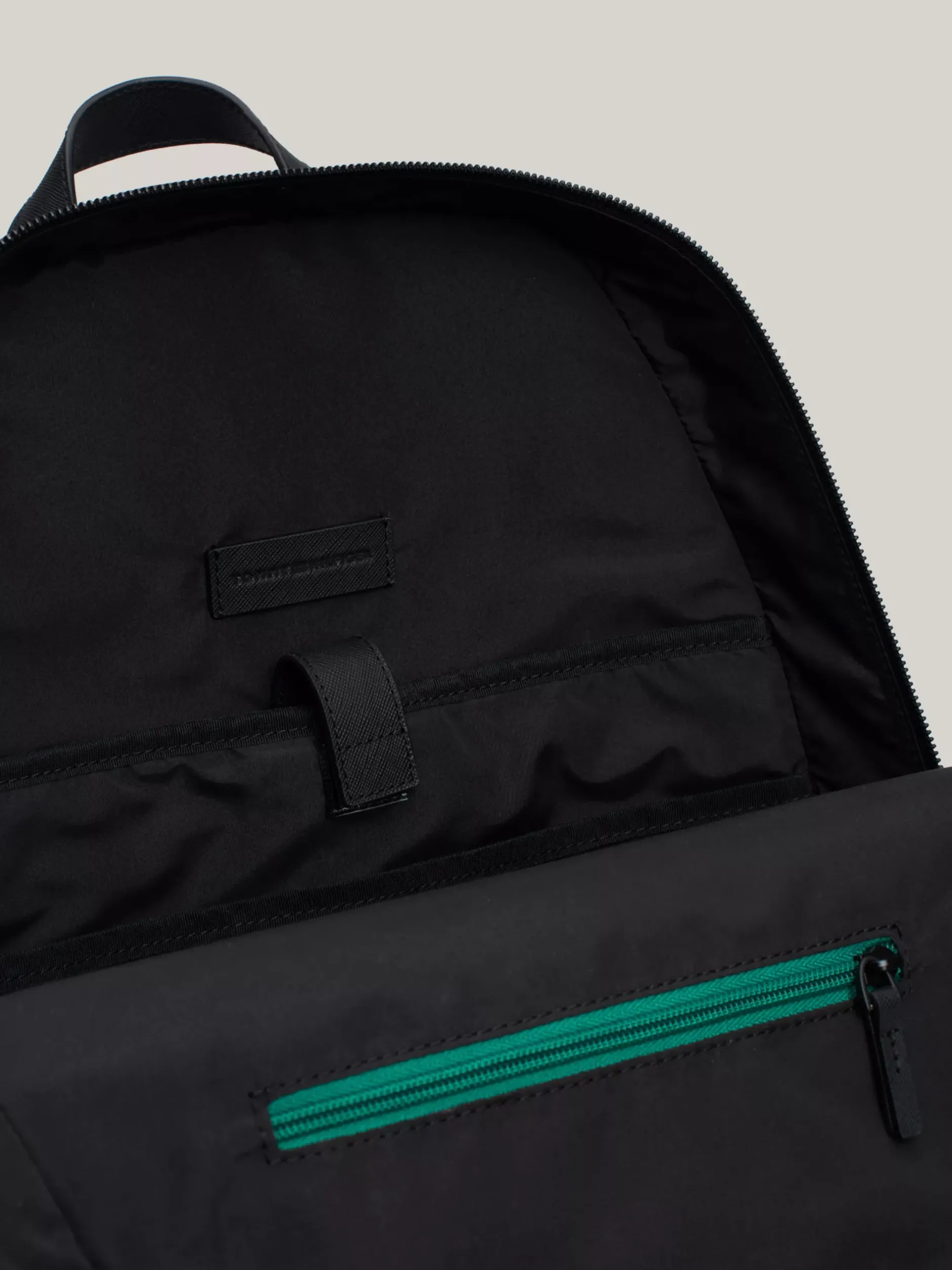 Plecaki*Tommy Hilfiger Kopułowy Skórzany Plecak TH Business BLACK
