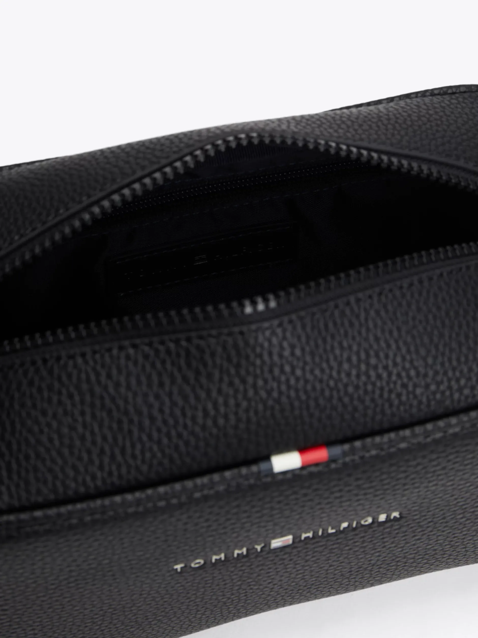 Kosmetyczki*Tommy Hilfiger Kosmetyczka Z Kolekcji Essential BLACK