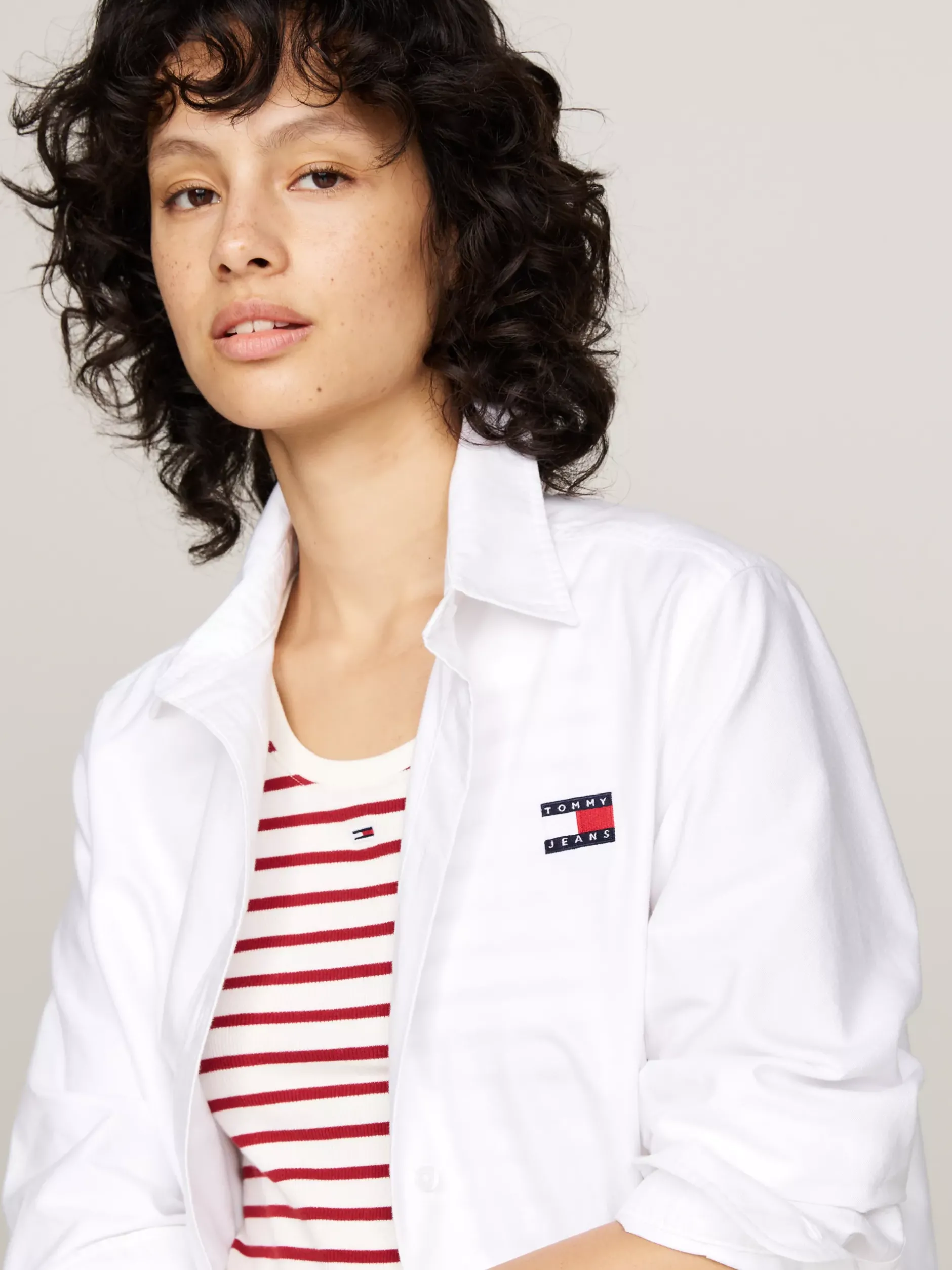 Koszule & Bluzki*Tommy Hilfiger Koszula O Luźnym Kroju Z Naszywką Tommy WHITE