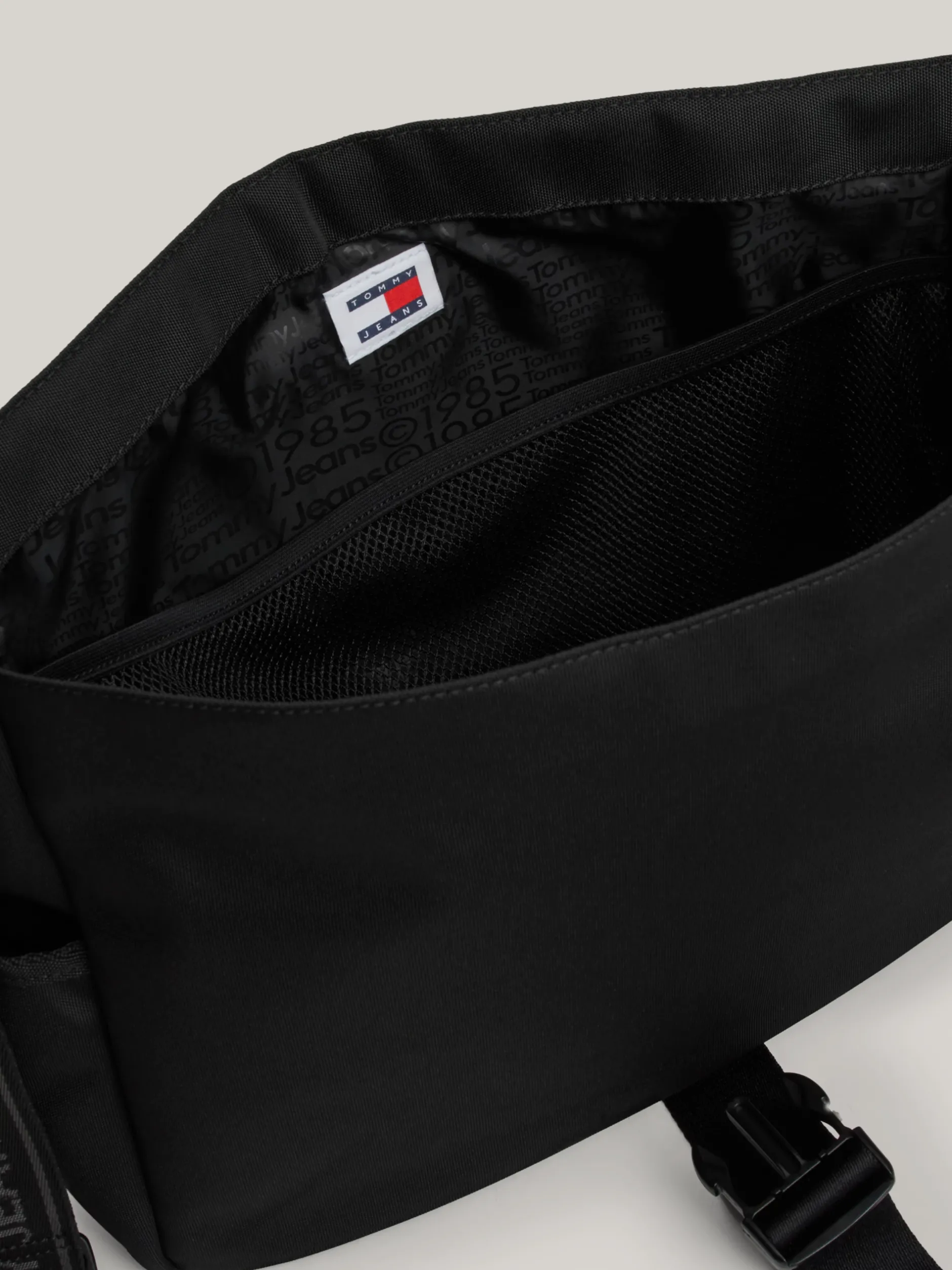 Torebki Na Pasku*Tommy Hilfiger Listonoszka Essential Z Powtórzonym Logo BLACK