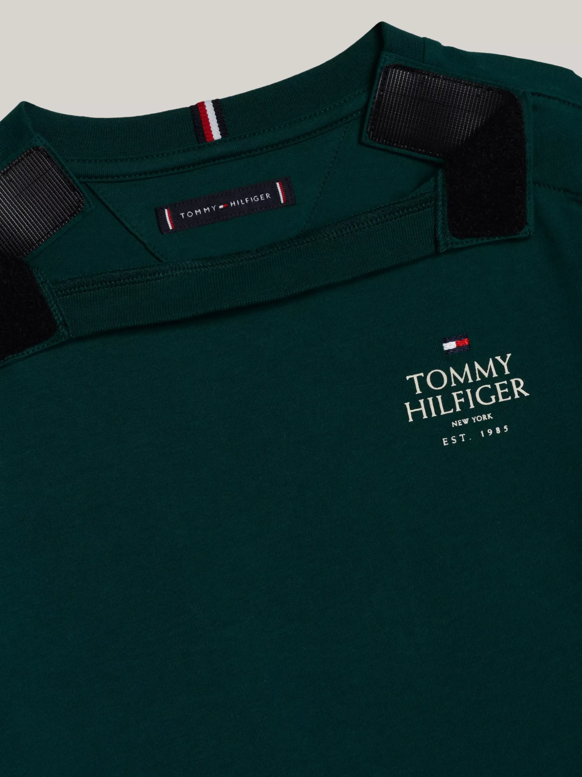 T-Shirty I Koszulki Polo*Tommy Hilfiger Longsleeve Adaptive Z Wyhaftowanym Logo ORNAMENTAL GREEN