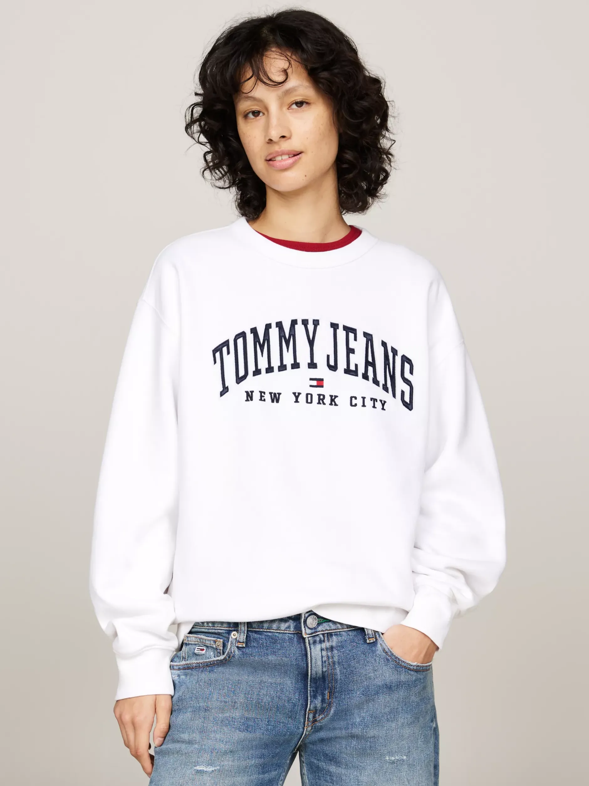 Bluzy Dresowe & Z Kapturem*Tommy Hilfiger Luźna Bluza Z Okrągłym Dekoltem W Stylu Varsity WHITE