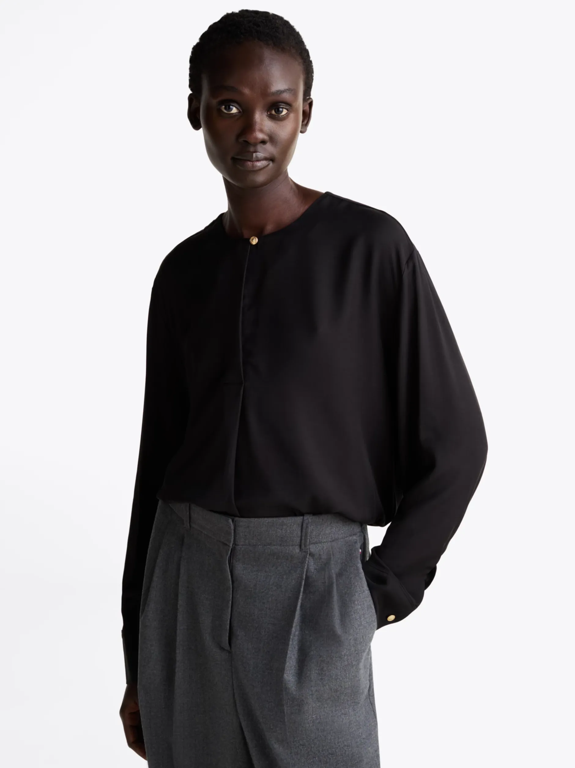 Koszule & Bluzki*Tommy Hilfiger Luźna Bluzka Z Wytłaczanym Guzikiem BLACK