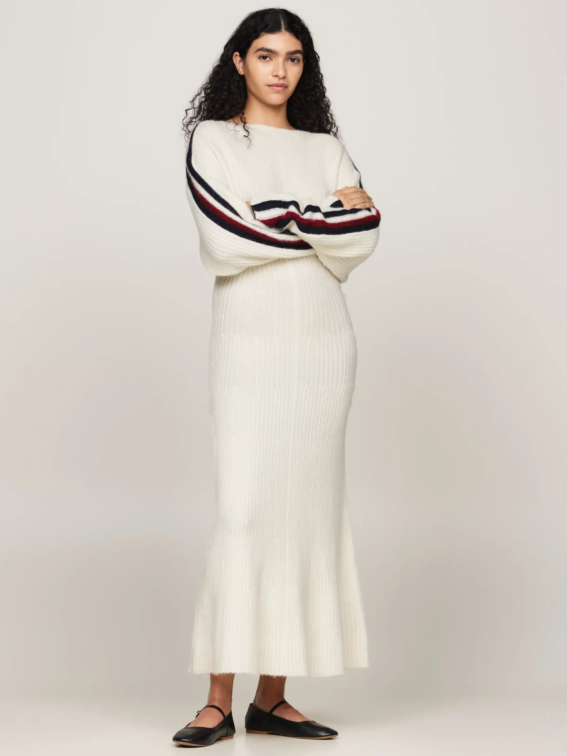 Sukienki*Tommy Hilfiger Luźna Dzianinowa Sukienka Midi Z Emblematem IVORY
