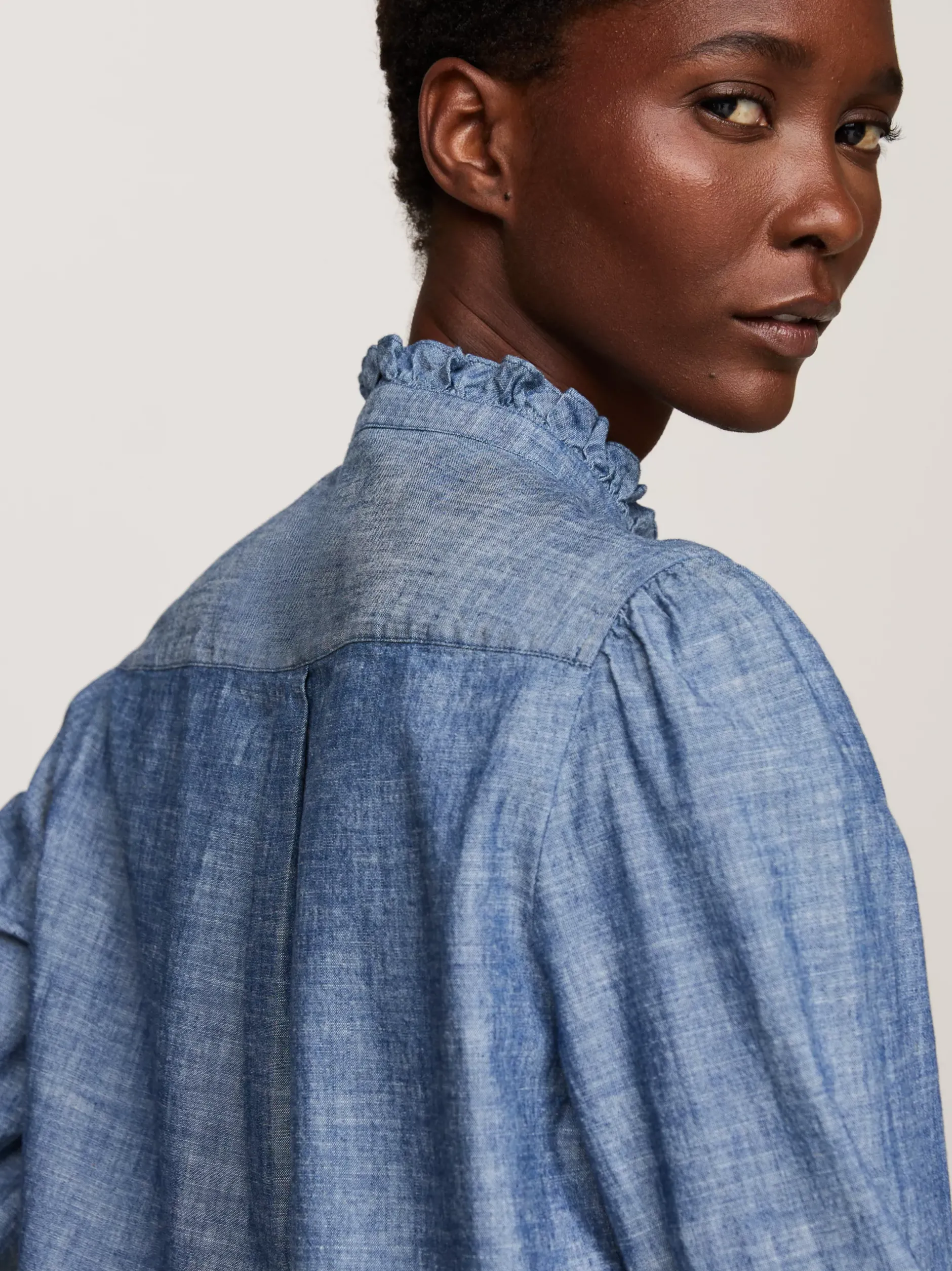 Koszule & Bluzki*Tommy Hilfiger Luźna Koszula Batystowa Z Falbanką MID BLUE CHAMBRAY