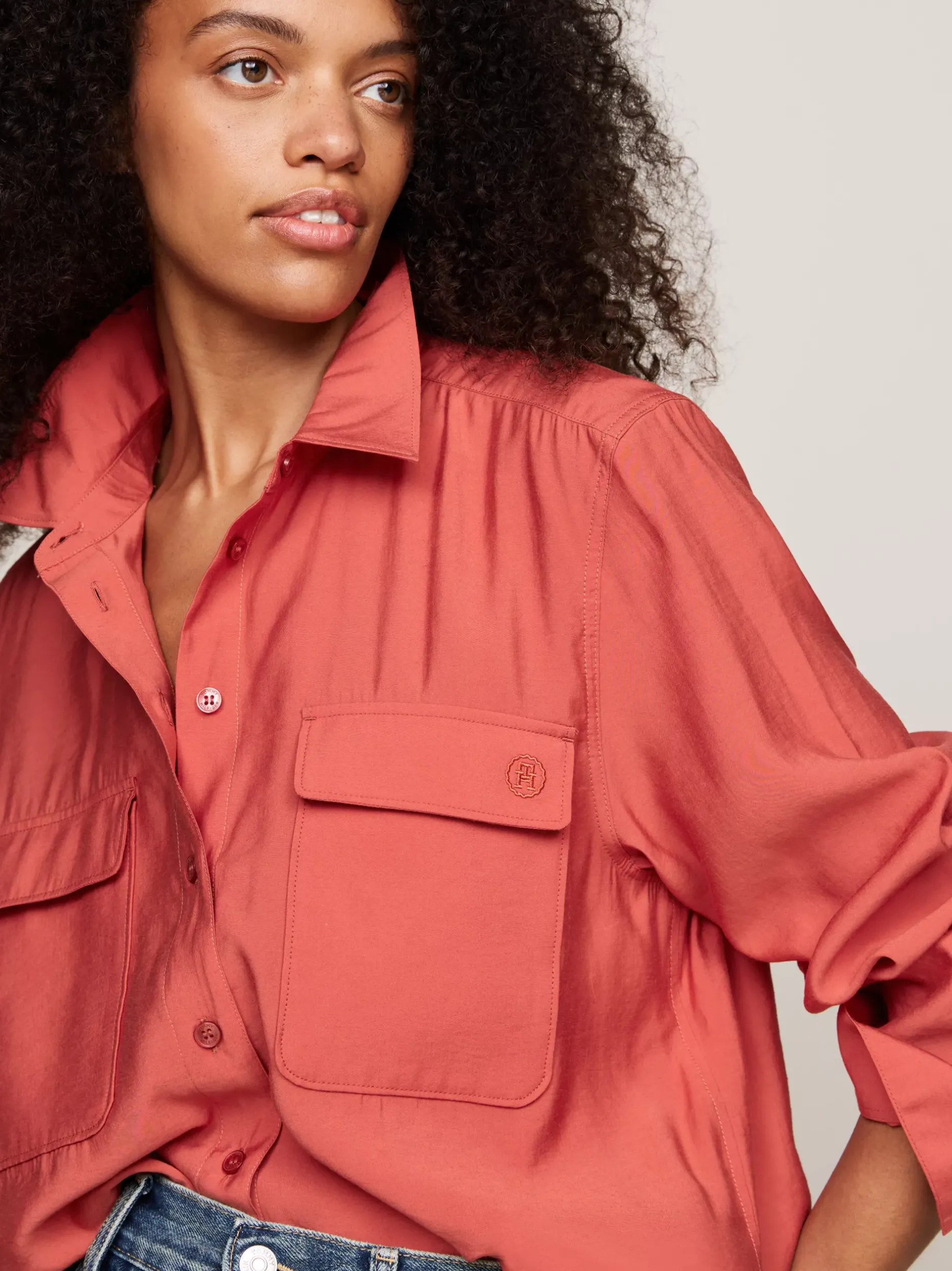 Koszule & Bluzki*Tommy Hilfiger Luźna Koszula Z Naszywką I Kieszeniami TERRA RED