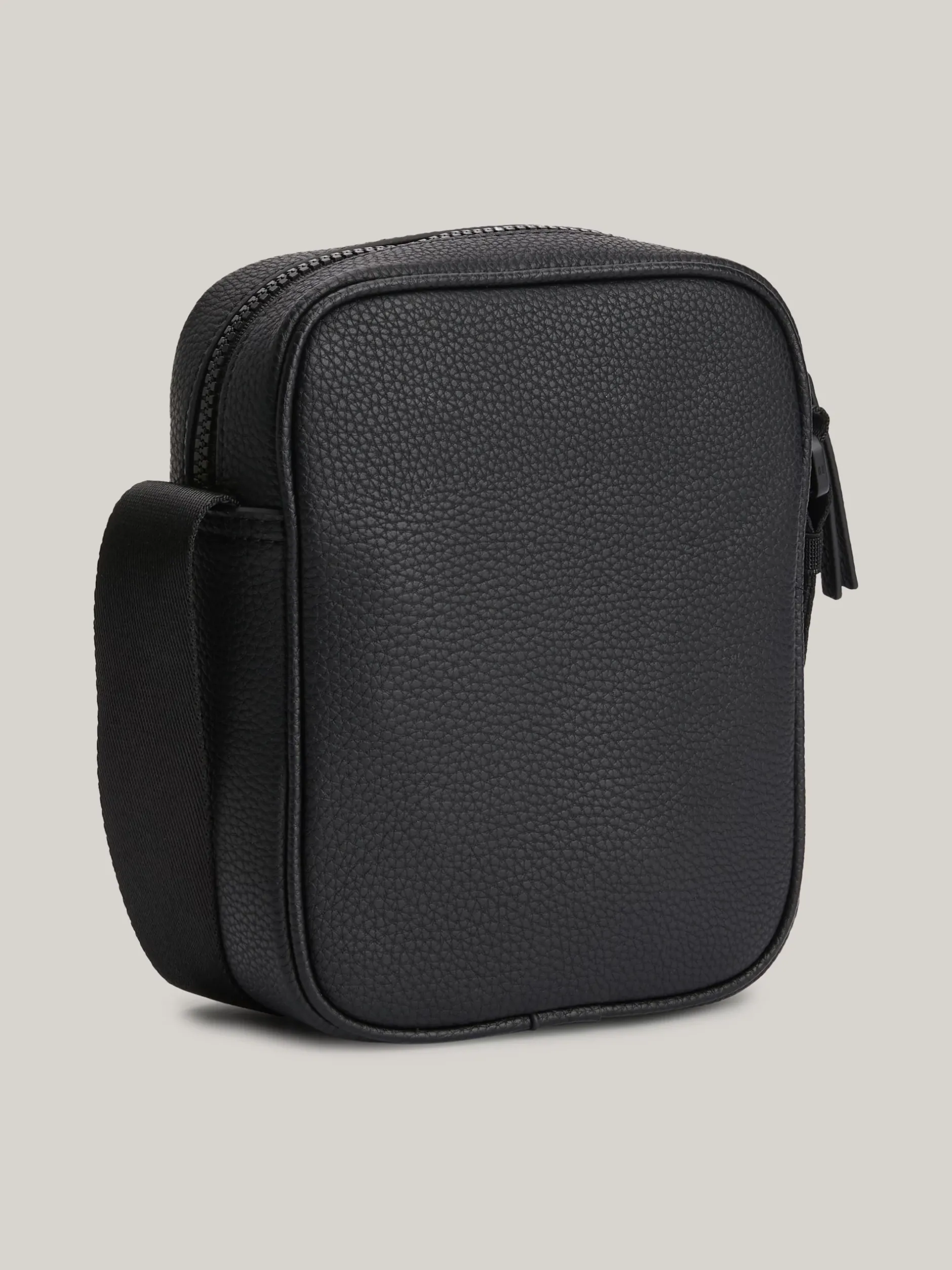 Torebki Na Pasku*Tommy Hilfiger Mała Torba Reporterka Z Kolekcji Essential BLACK