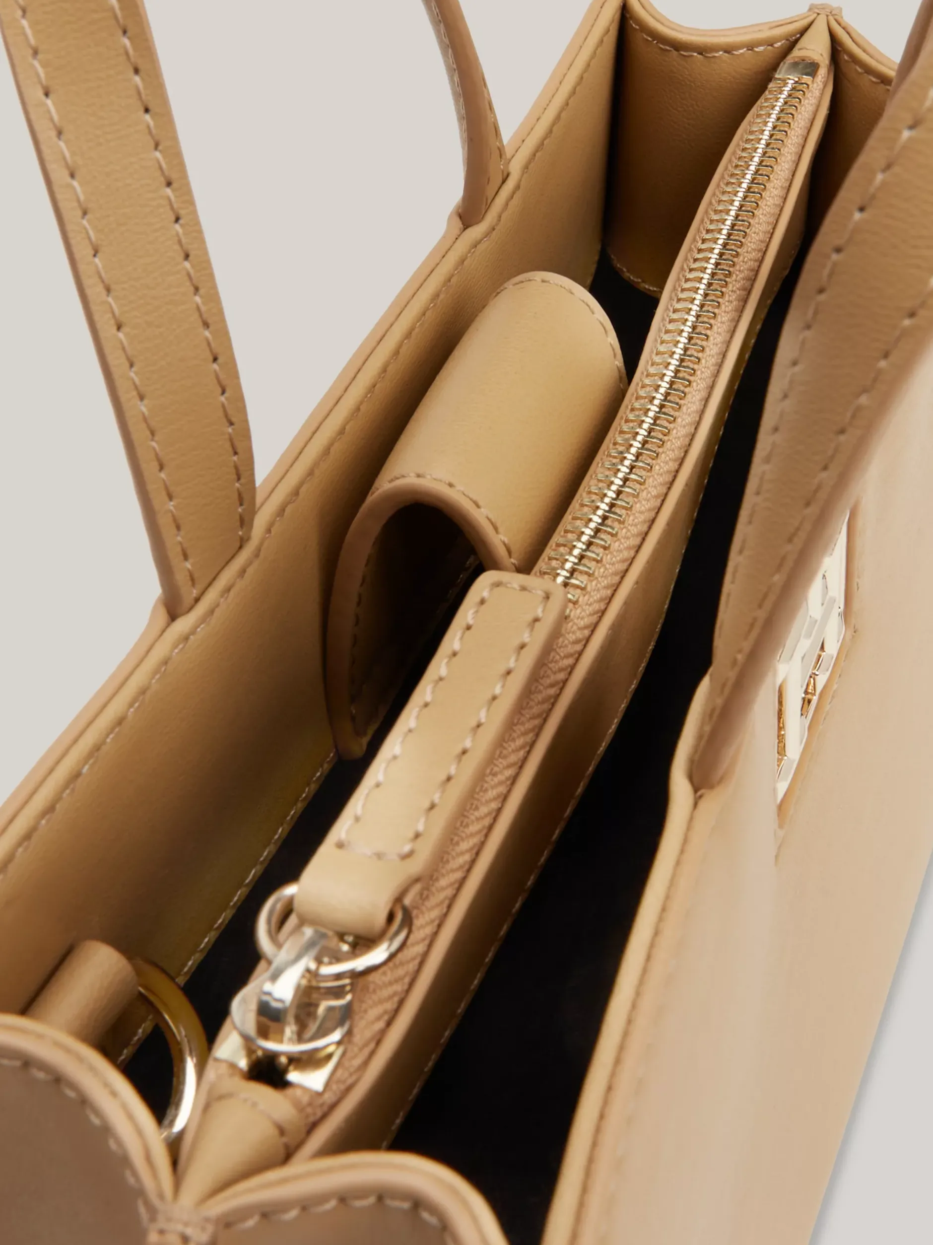 Torebki Tote*Tommy Hilfiger Mała Torba Typu Tote Z Paskiem Na Ramię CLASSIC KHAKI