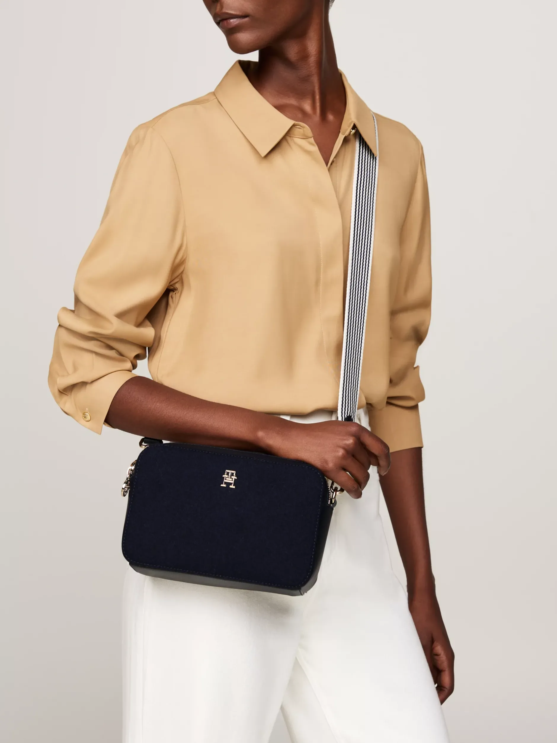 Torebki Na Pasku*Tommy Hilfiger Mała Torebka Z Mieszanki Wełny TH Monogram SPACE BLUE