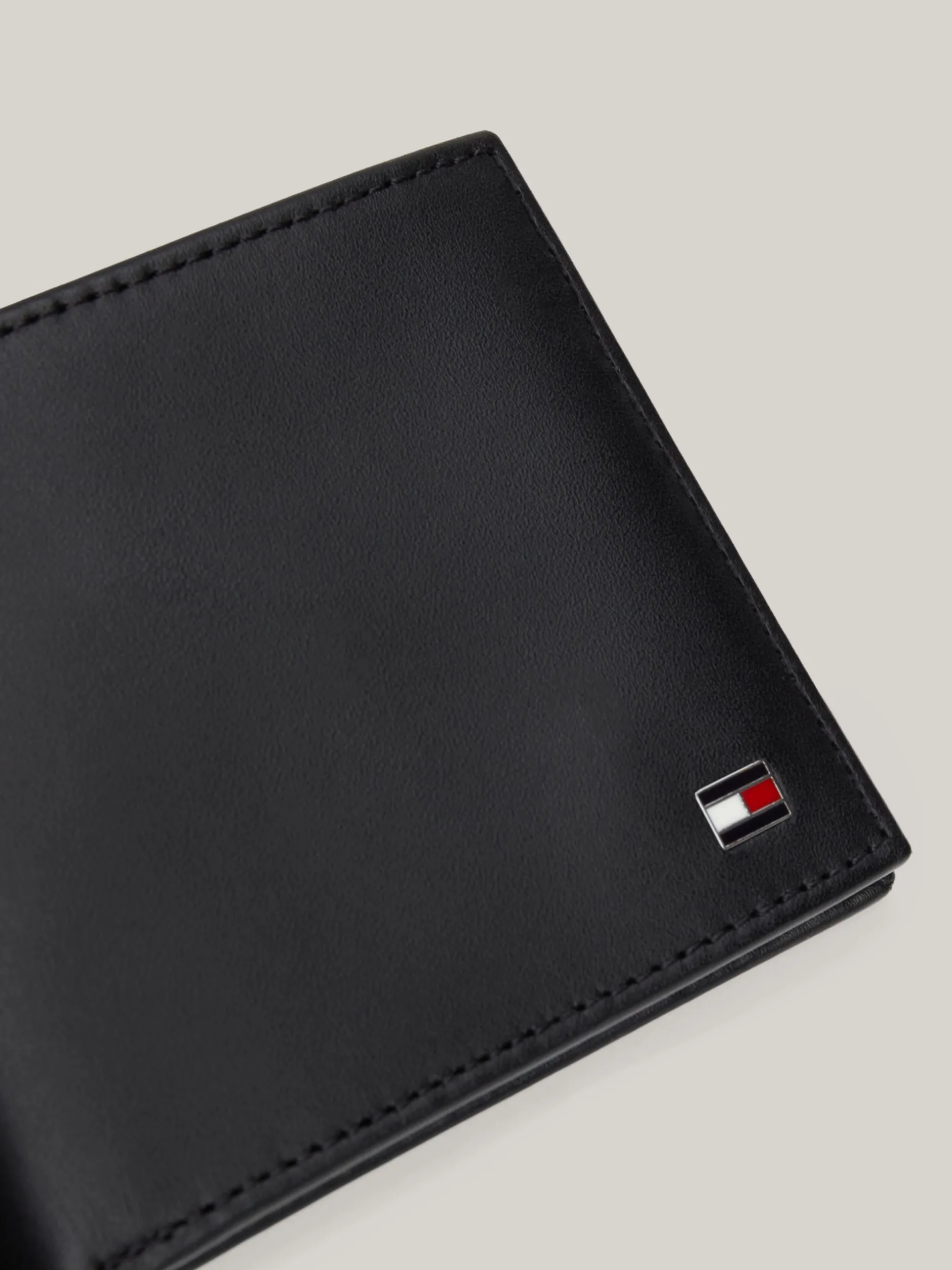 Portfele & Breloczki Do Kluczy*Tommy Hilfiger Mały Portfel Z Ozdobnym Wytłoczeniem BLACK