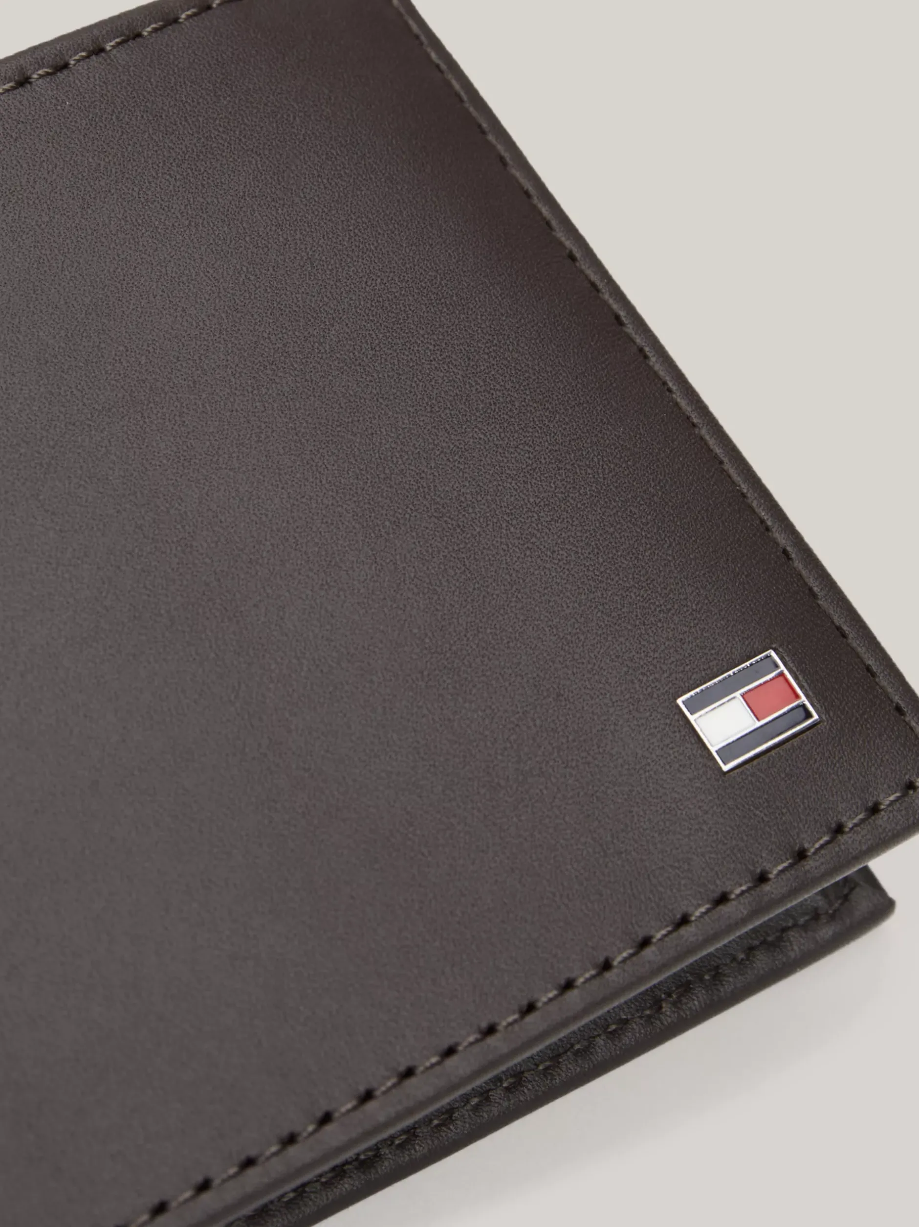 Portfele & Breloczki Do Kluczy*Tommy Hilfiger Mały Portfel Z Ozdobnym Wytłoczeniem BROWN