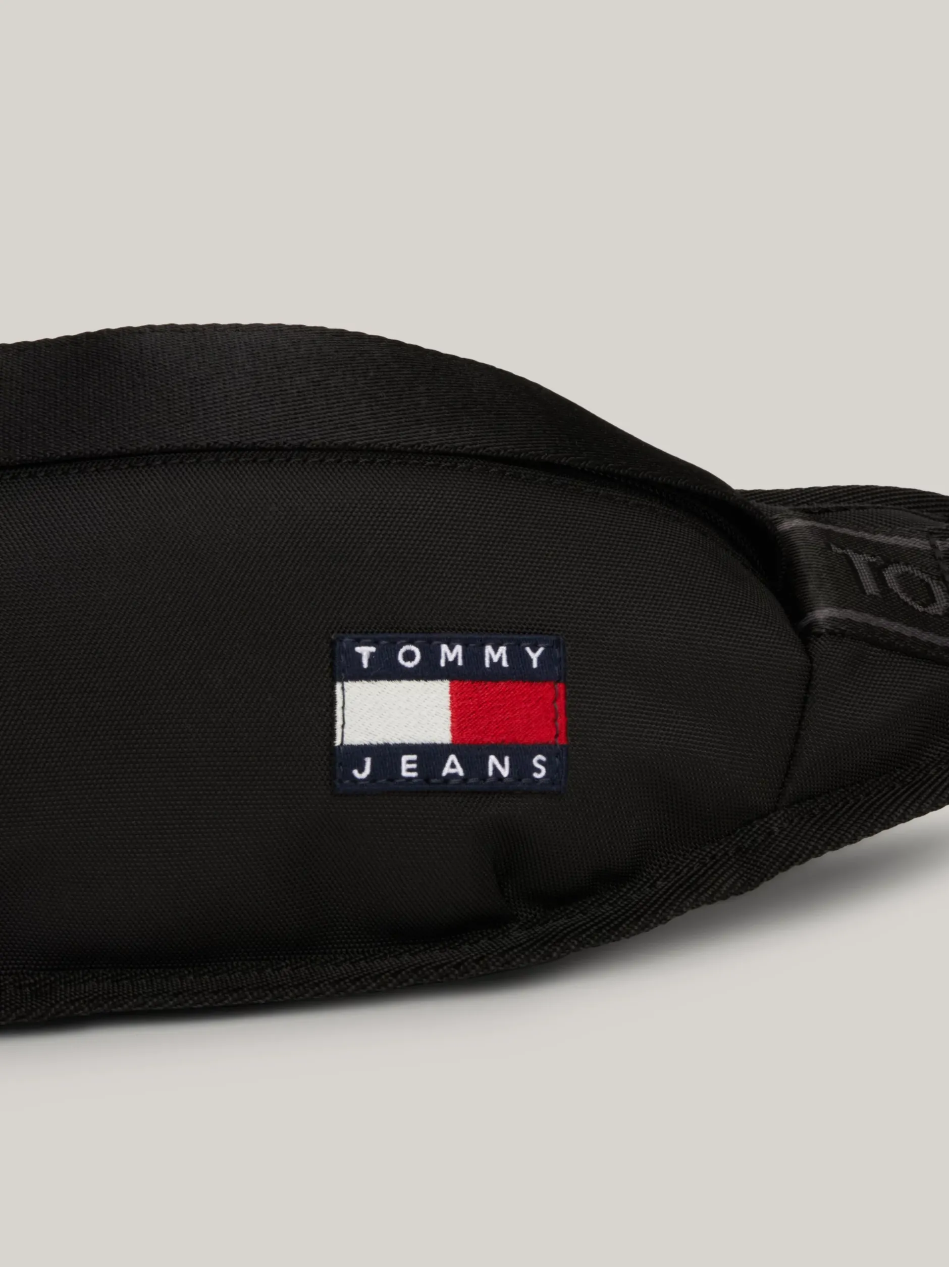 Torebki Na Pasku*Tommy Hilfiger Nerka Essential Z Motywem Powtórzonego Logo BLACK
