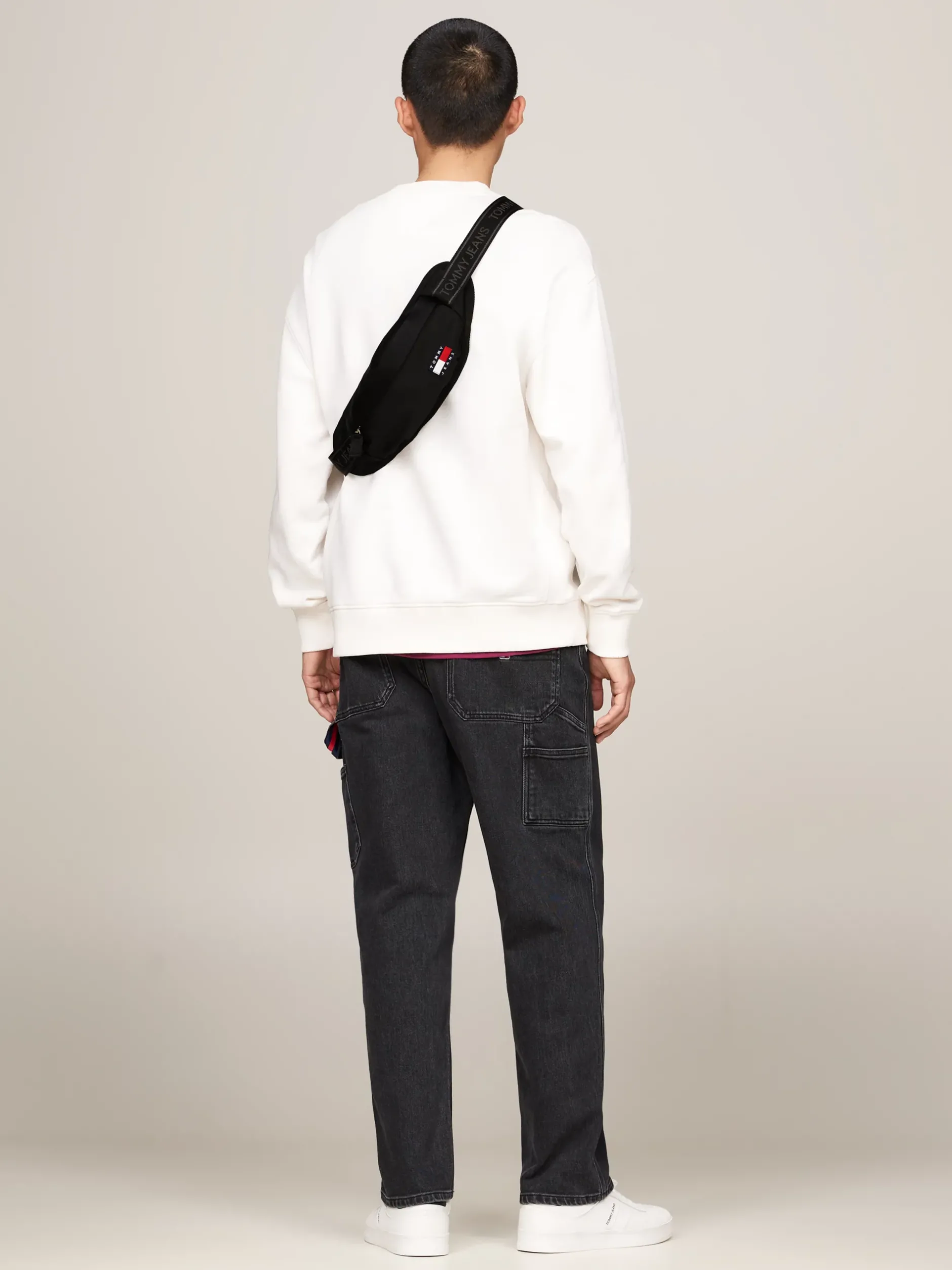 Torebki Na Pasku*Tommy Hilfiger Nerka Essential Z Motywem Powtórzonego Logo BLACK