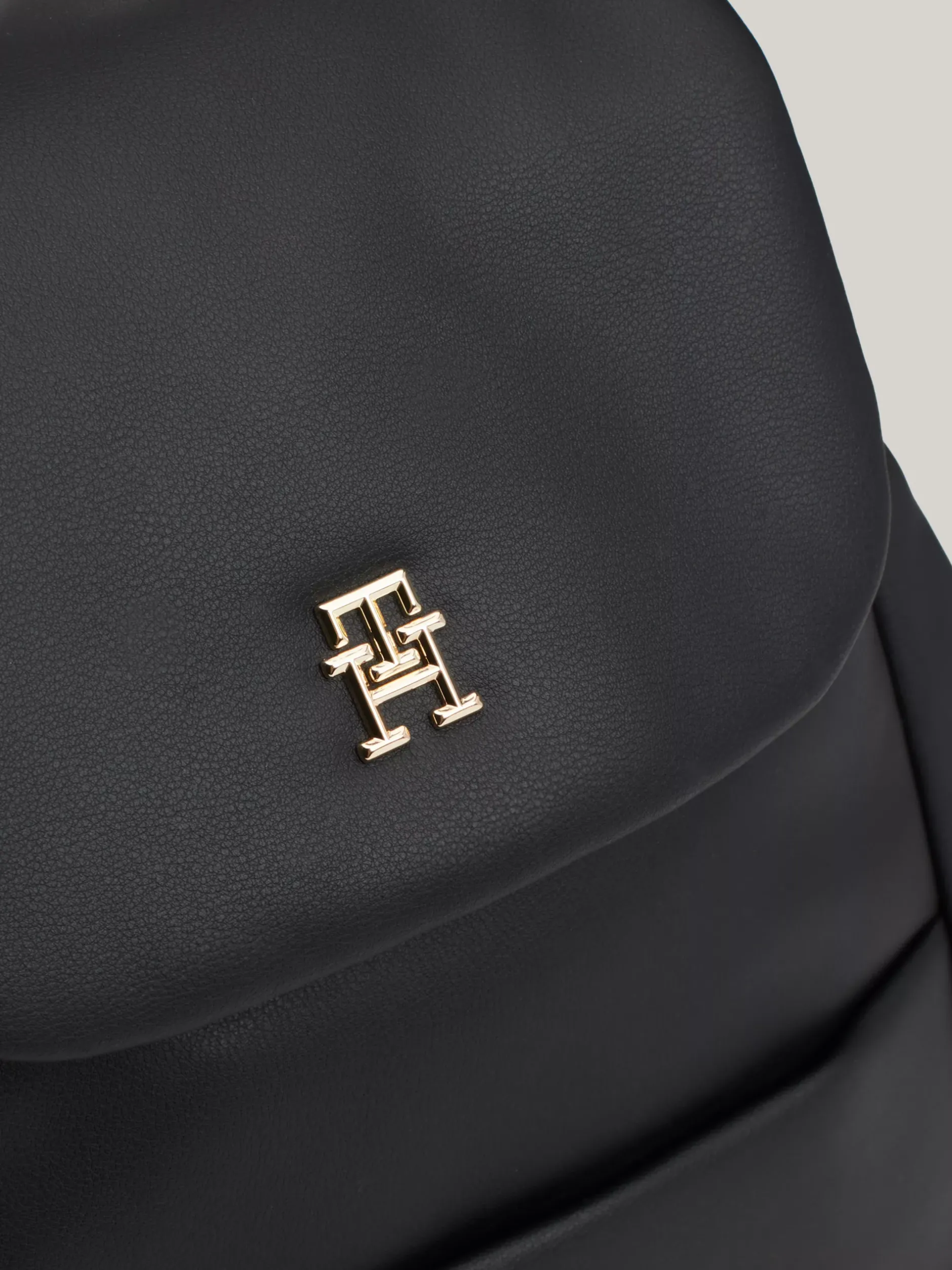 Plecaki*Tommy Hilfiger Plecak Z Klapą I Monogramem TH BLACK