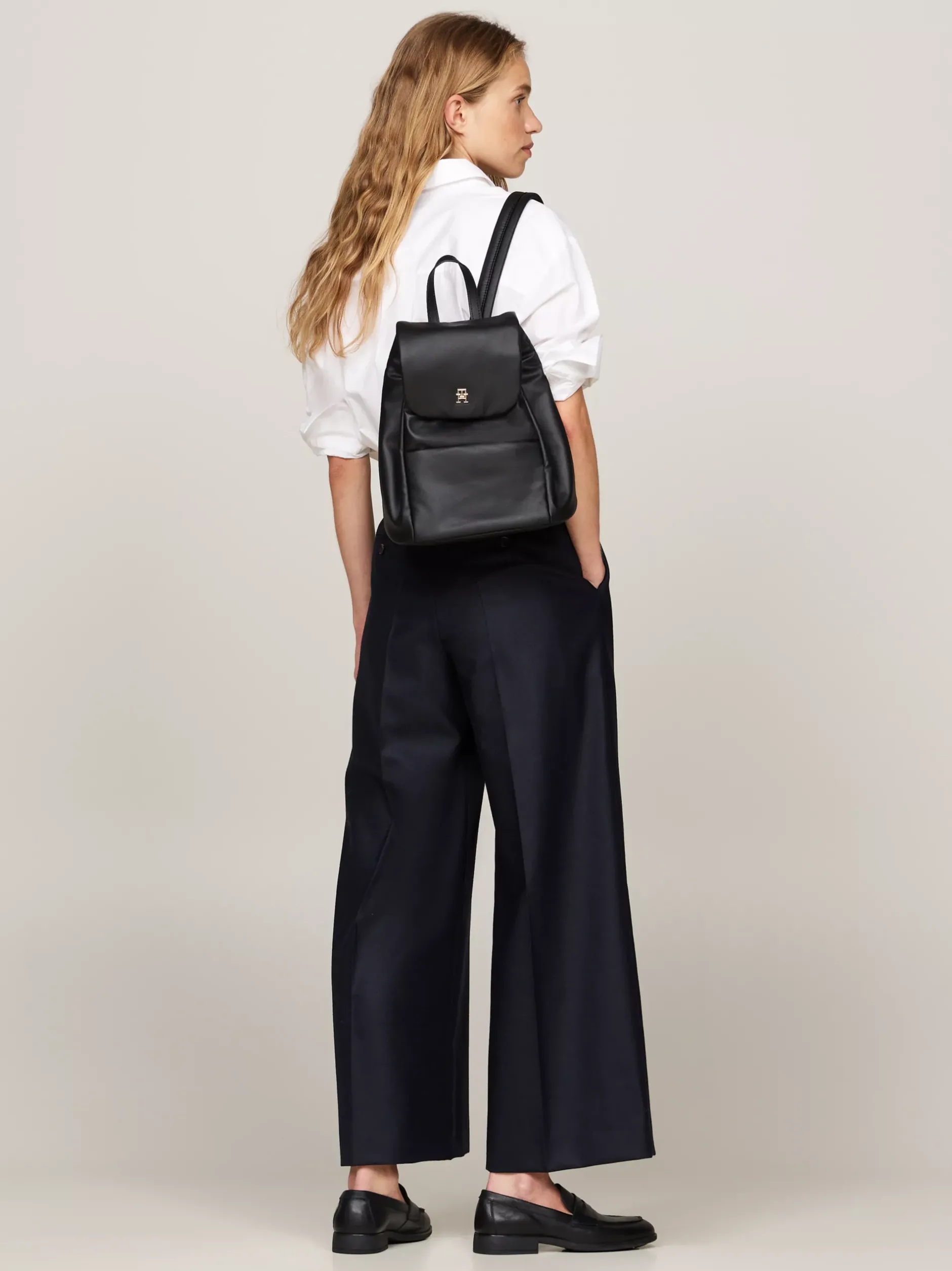 Plecaki*Tommy Hilfiger Plecak Z Klapą I Monogramem TH BLACK