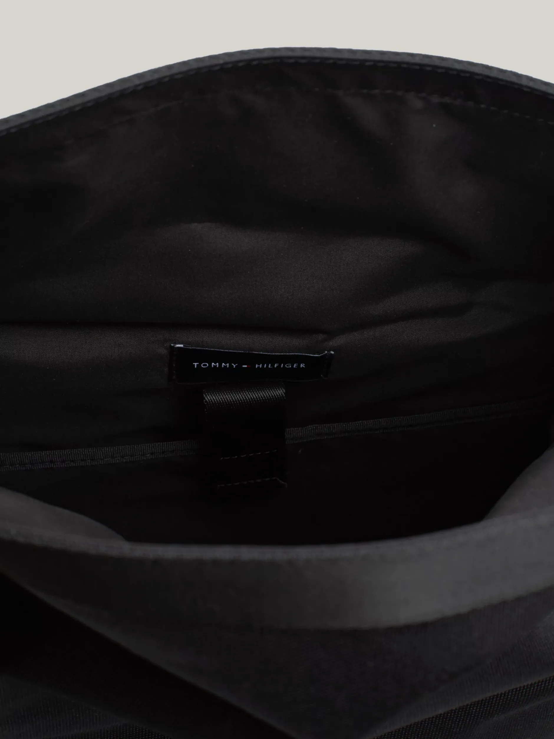 Plecaki*Tommy Hilfiger Plecak Ze Zwijaną Górą Z Logo BLACK