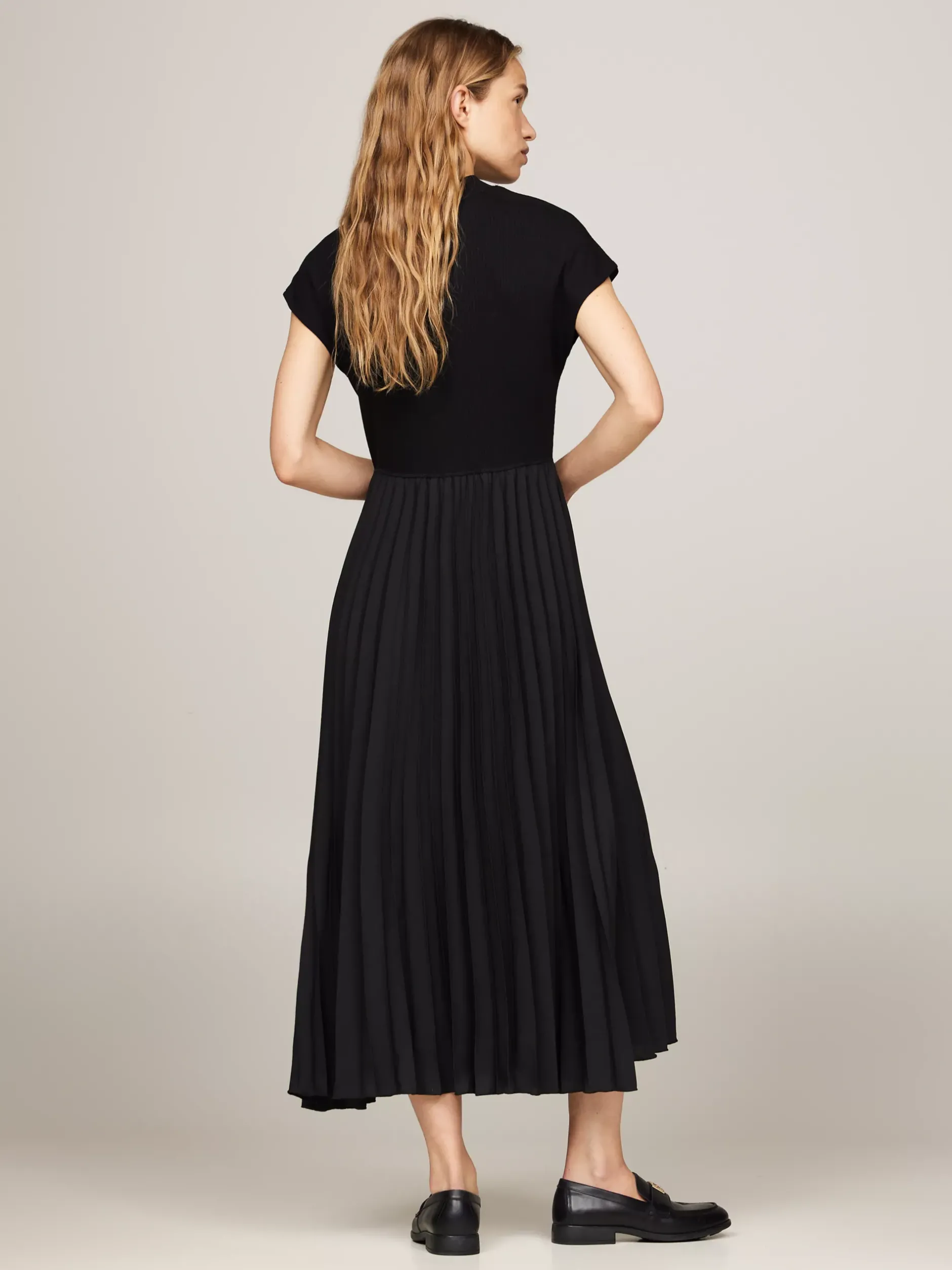 Sukienki*Tommy Hilfiger Plisowana Sukienka Midi Z Półgolfem BLACK