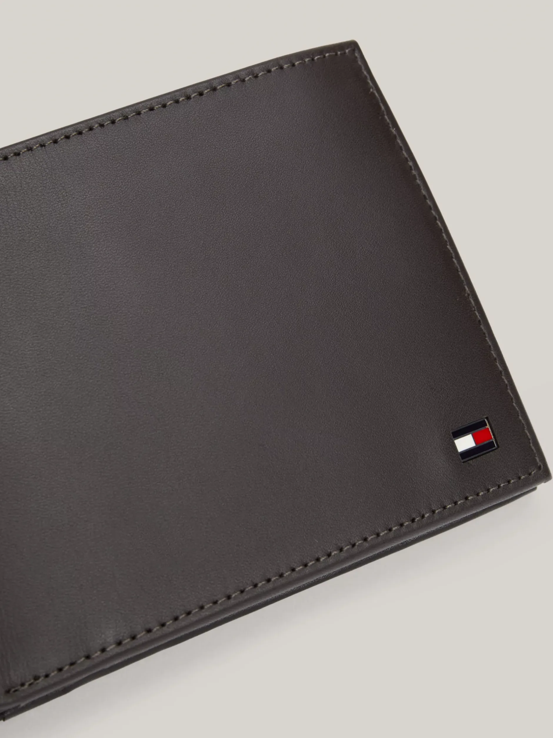 Portfele & Breloczki Do Kluczy*Tommy Hilfiger Portfel Eton Z Klapką BROWN
